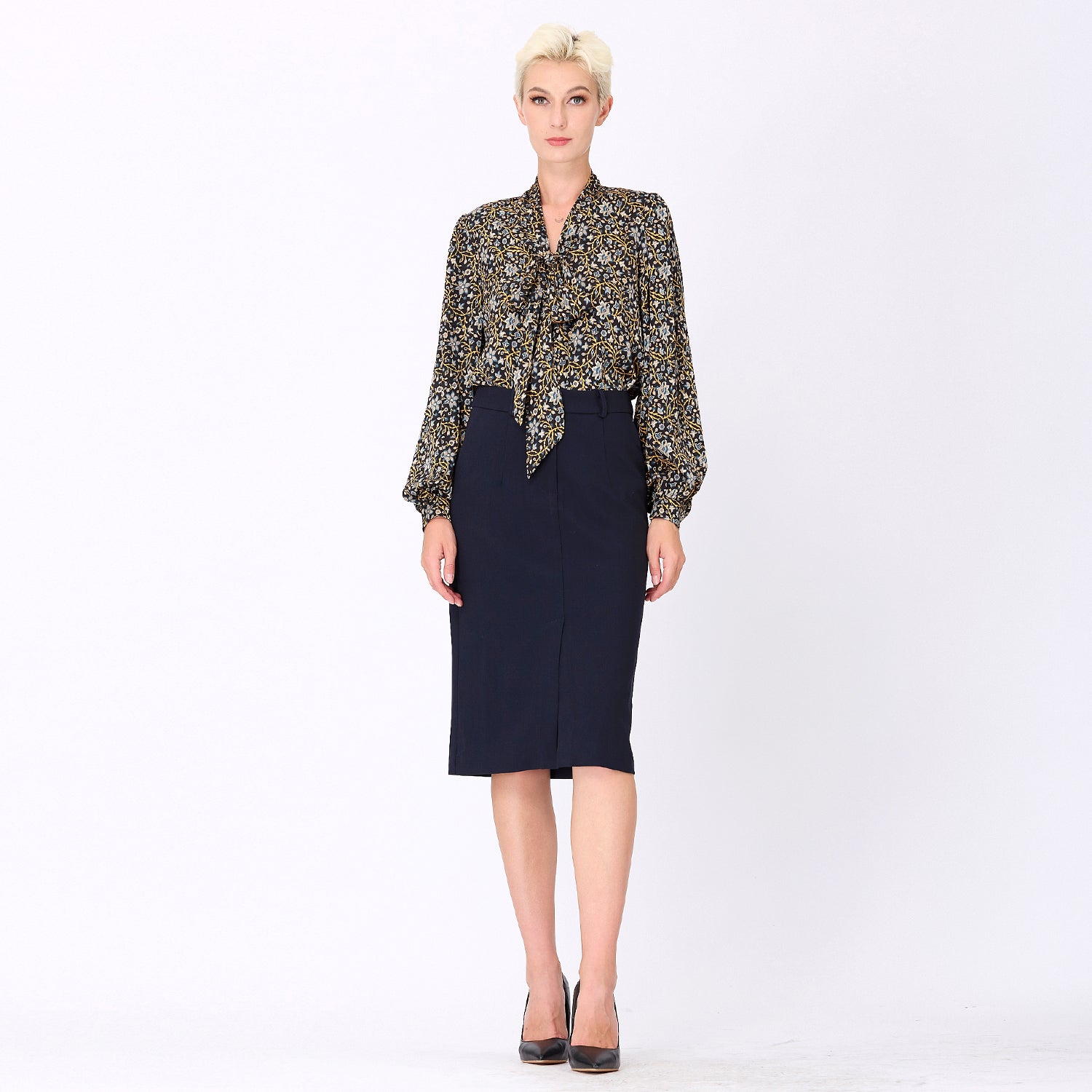 Blouse à col lavallière et imprimé art-déco