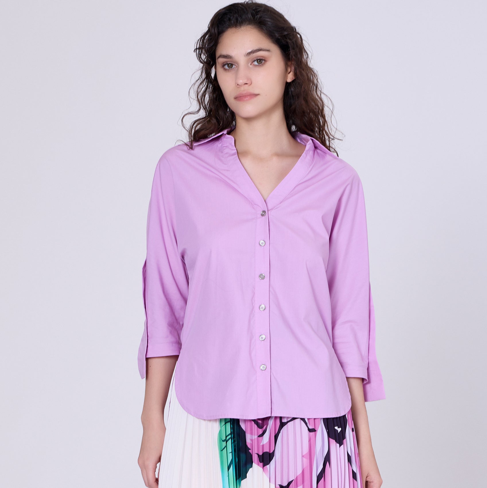 Chemise à larges bandes le long des épaules