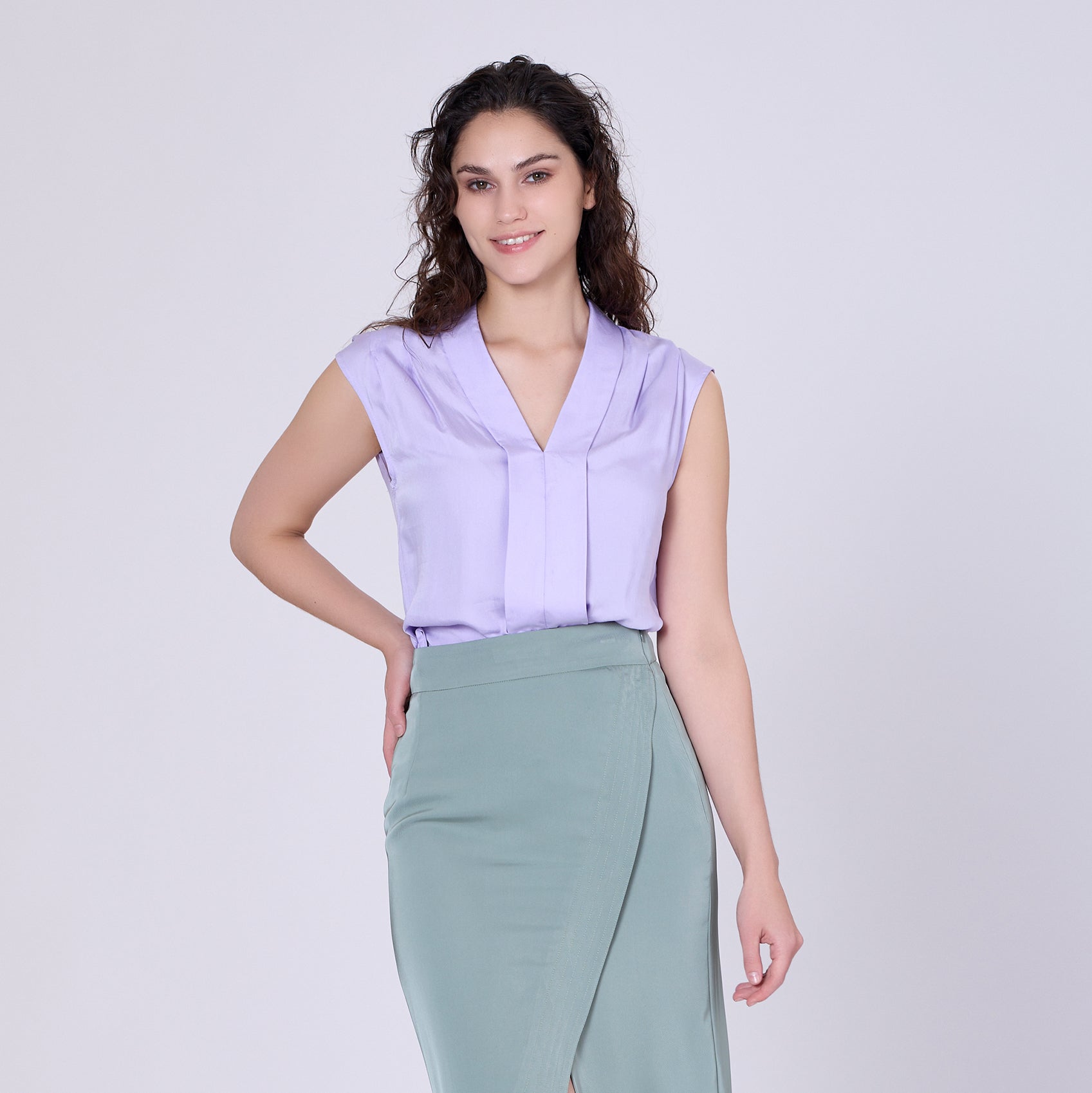 Blouse sans manche et col à large revers