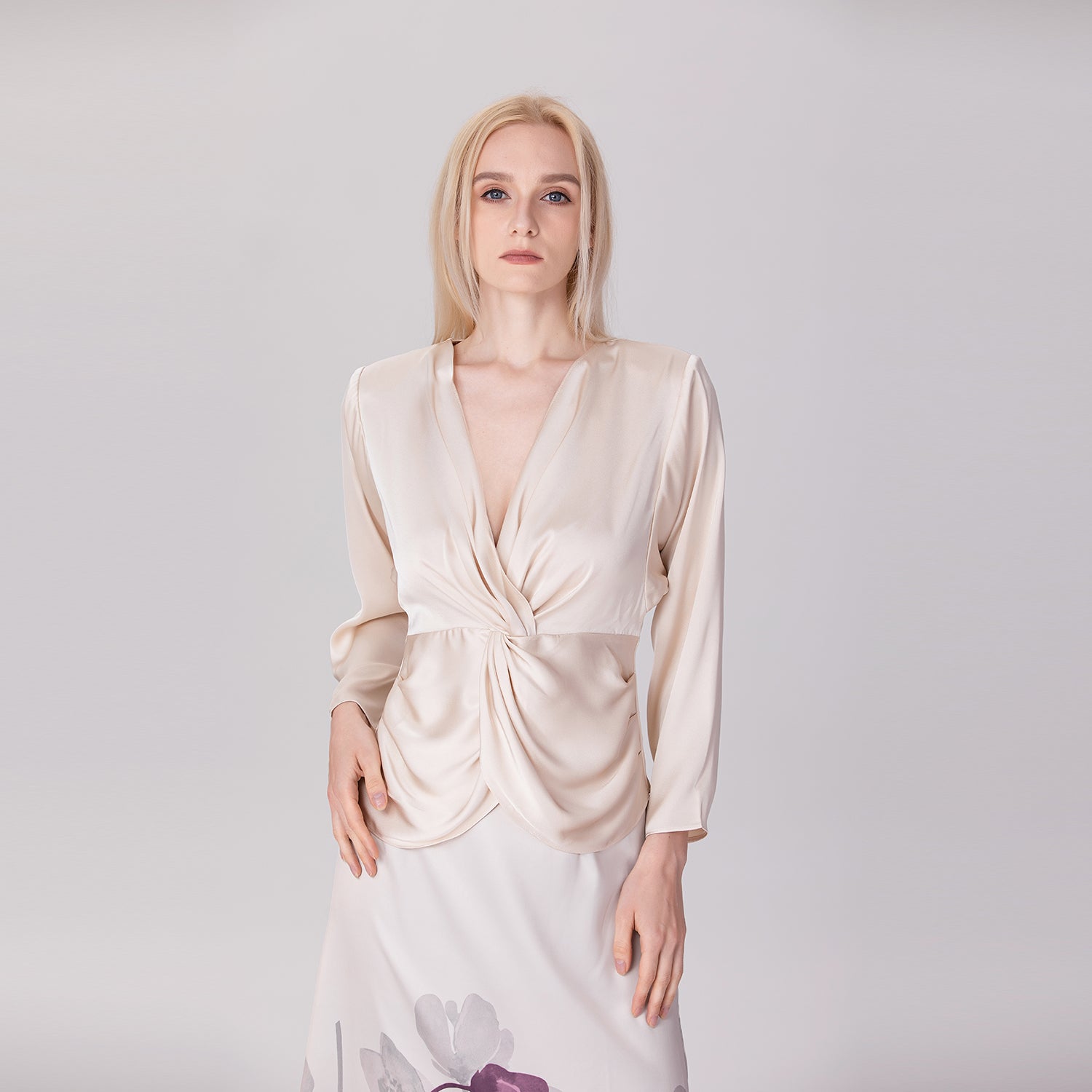 Blouse satinée à nœud torsadé – Manches longues - Smart & Joy
