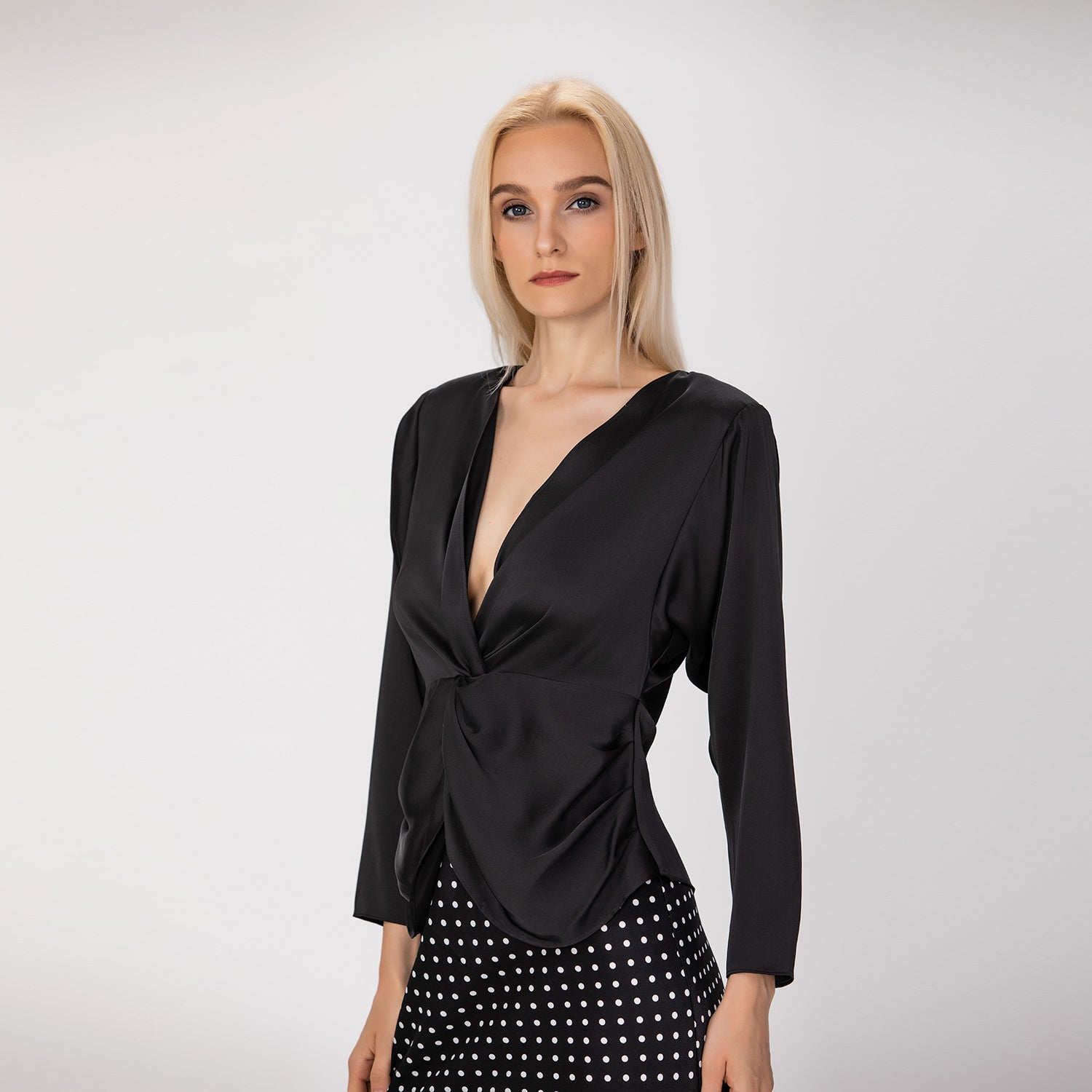 Blouse satinée à nœud torsadé – Manches longues - Smart & Joy