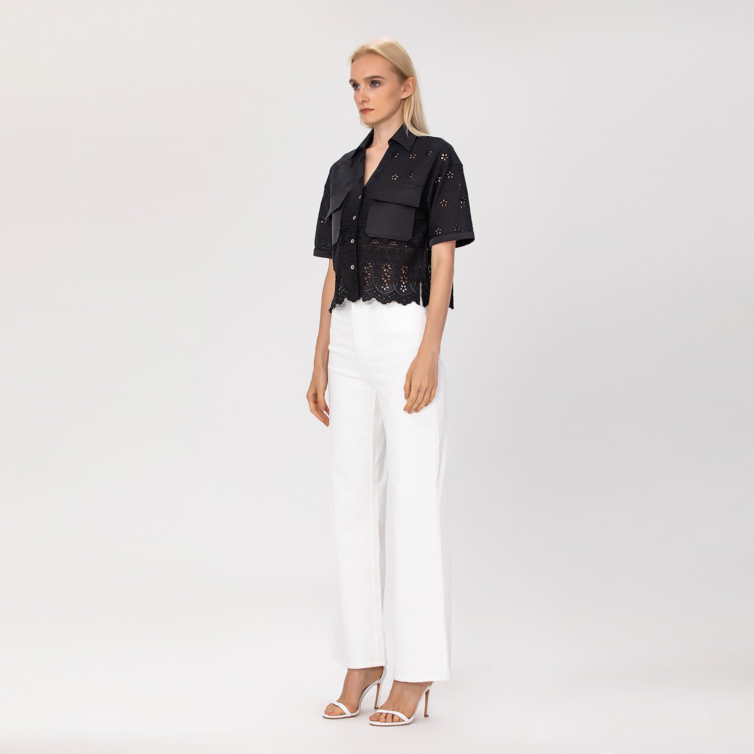 Chemisier court en broderie anglaise