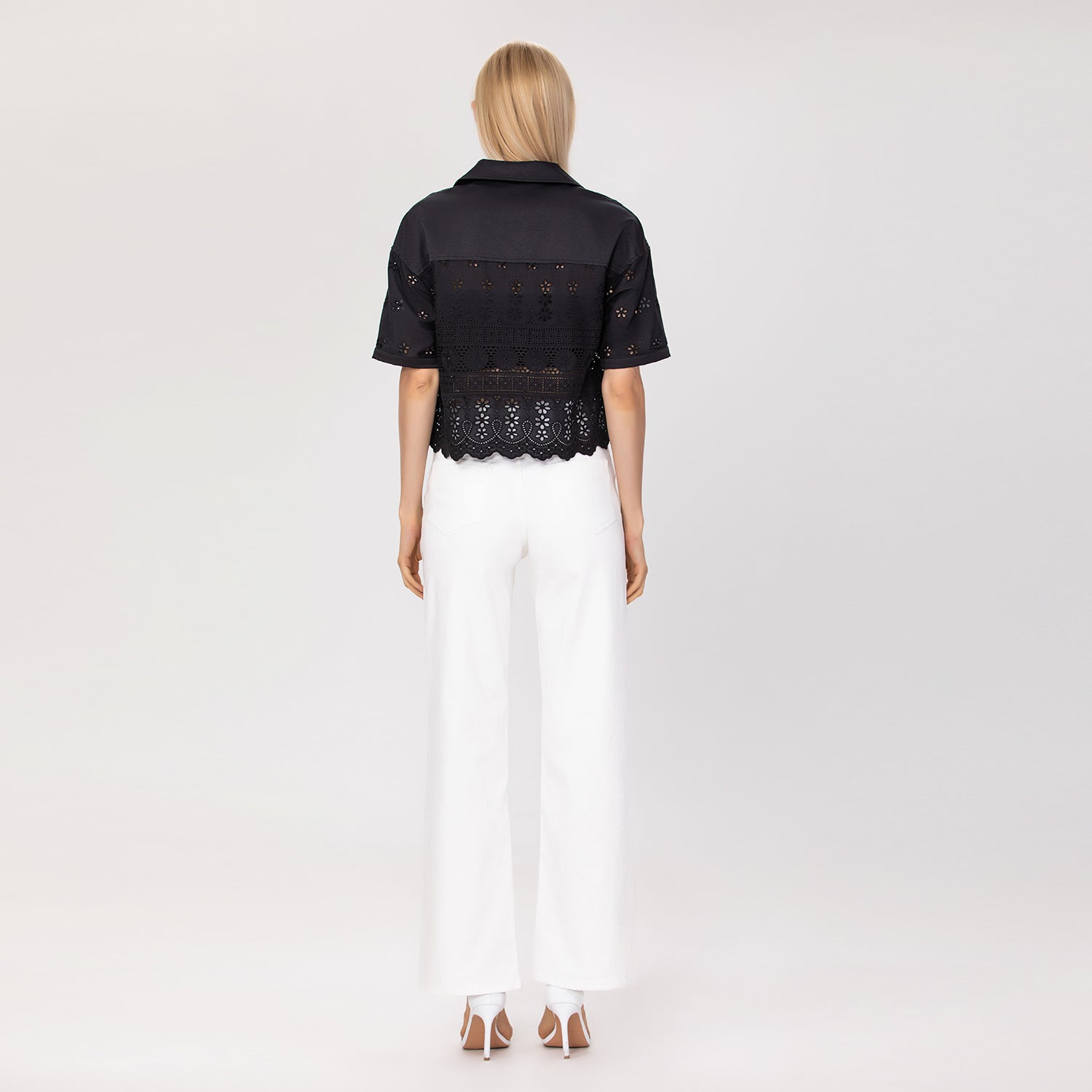 Chemisier court en broderie anglaise