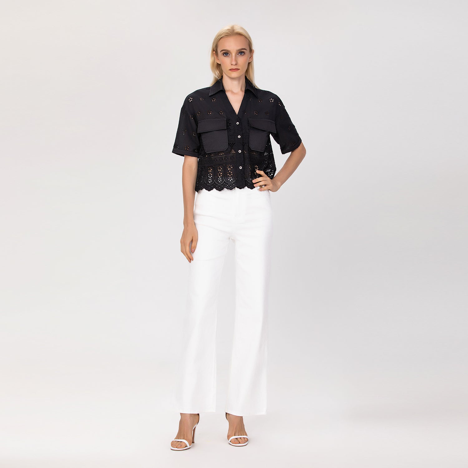 Chemisier court en broderie anglaise