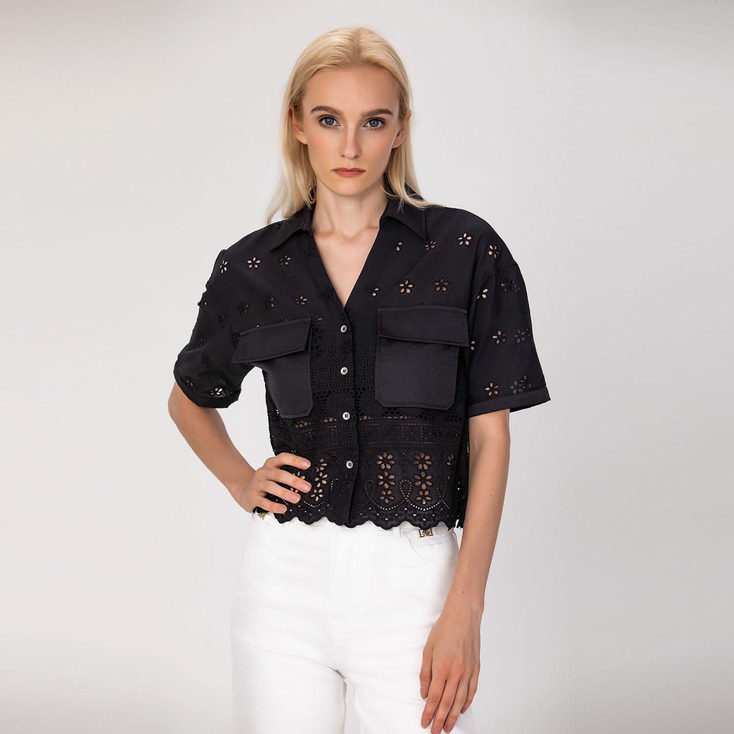 Chemisier court en broderie anglaise