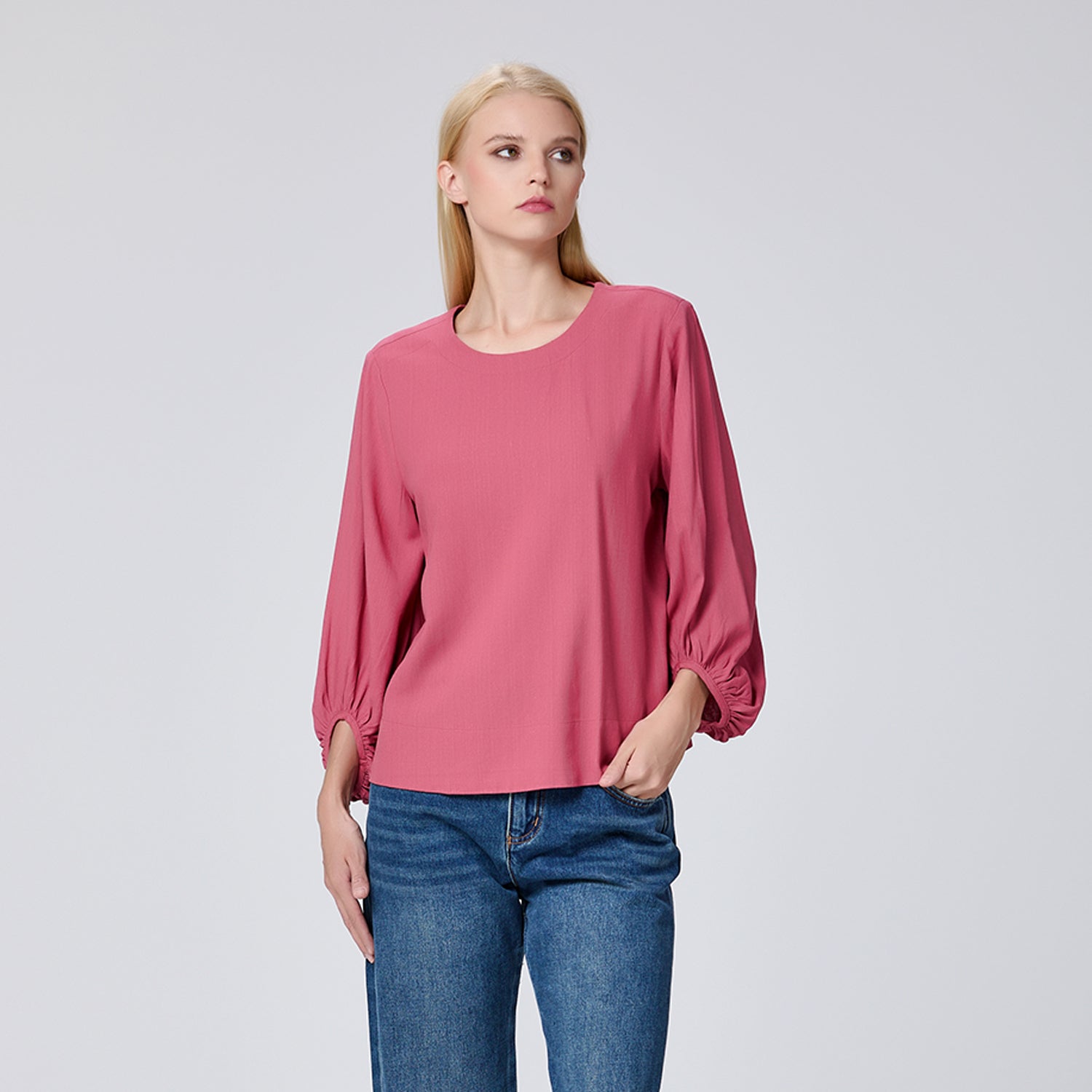 Blouse minimaliste à manches froncées