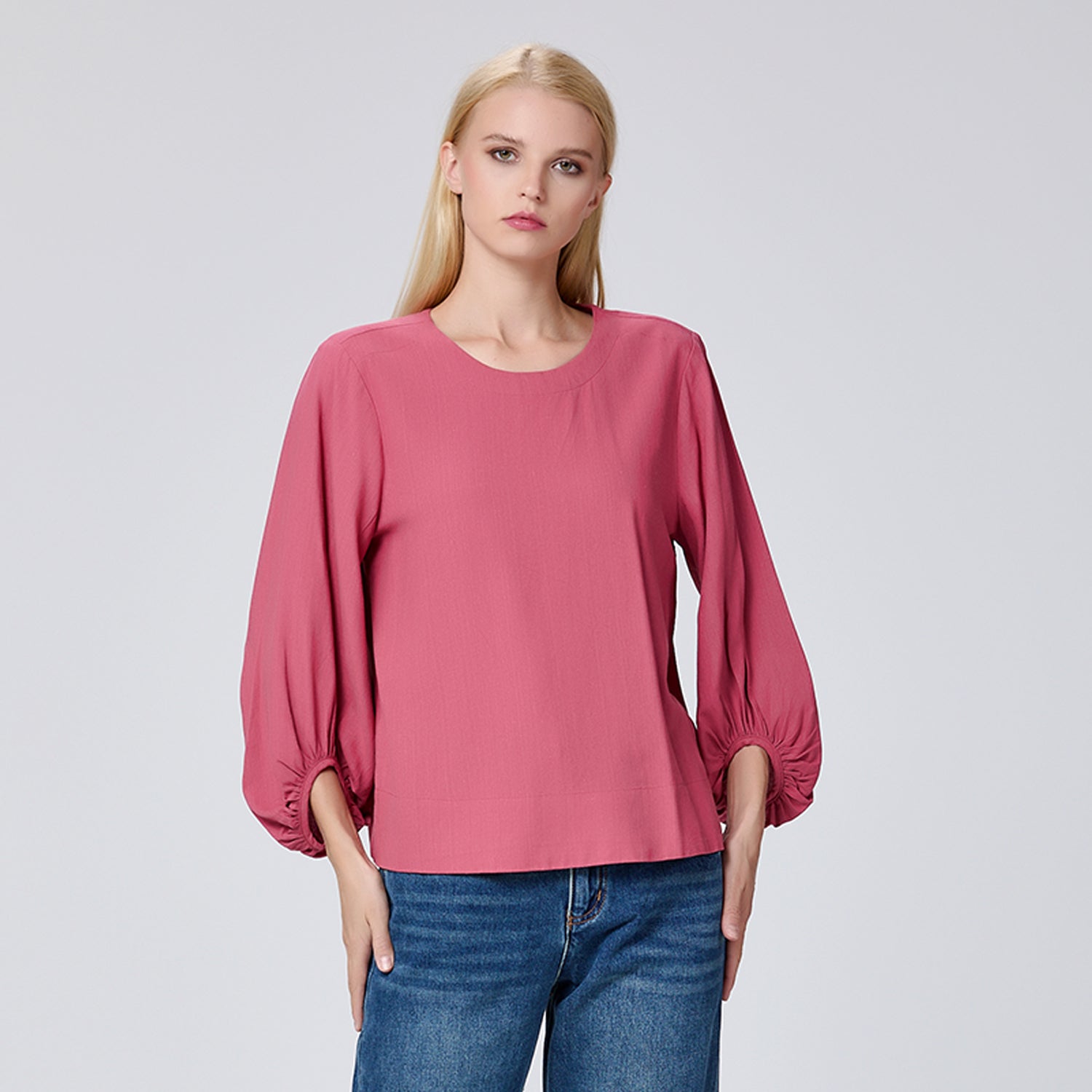 Blouse minimaliste à manches froncées