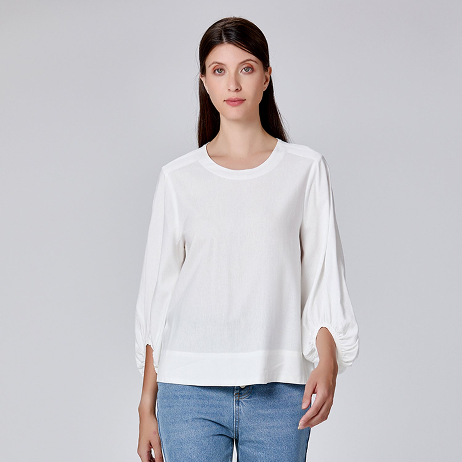 Blouse minimaliste à manches froncées