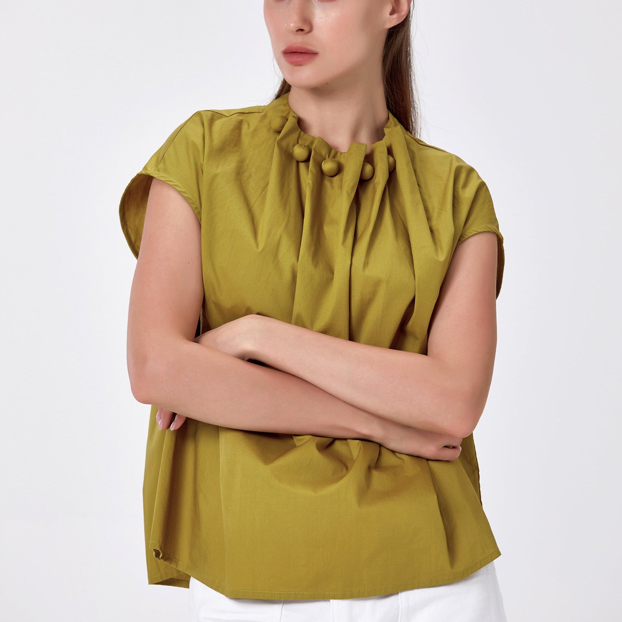 Top droit à col ruché et perles