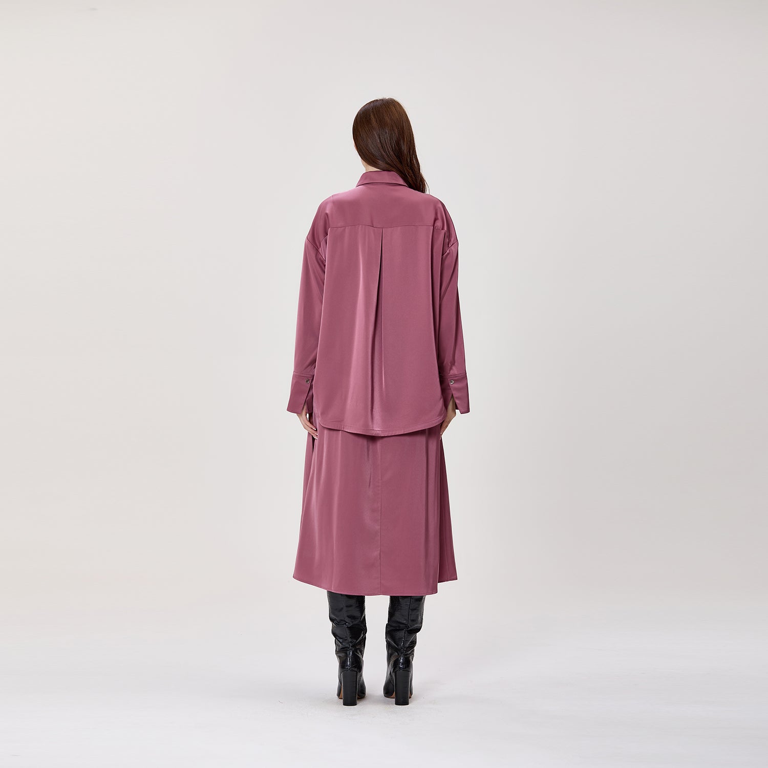 Jupe midi plissée en satin fluide à taille haute