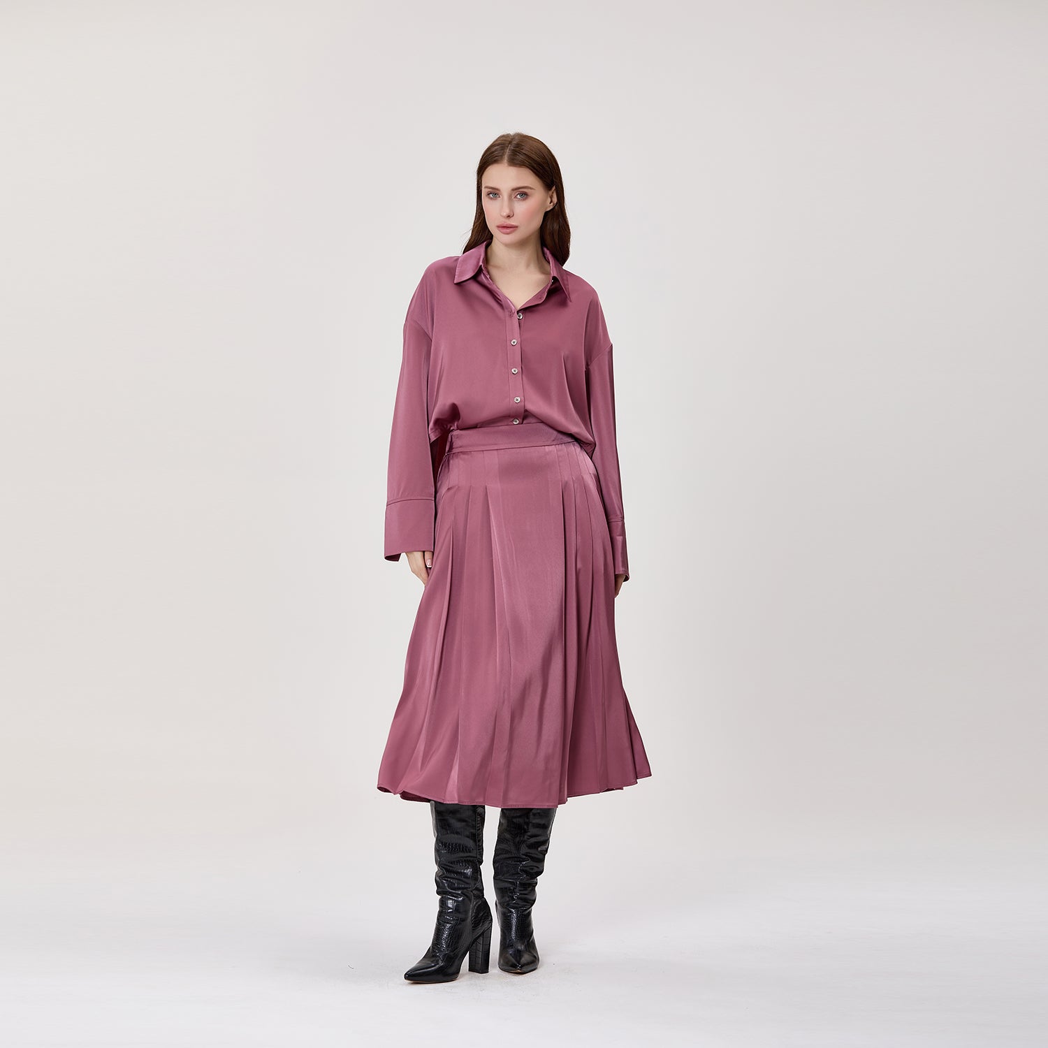 Jupe midi plissée en satin fluide à taille haute