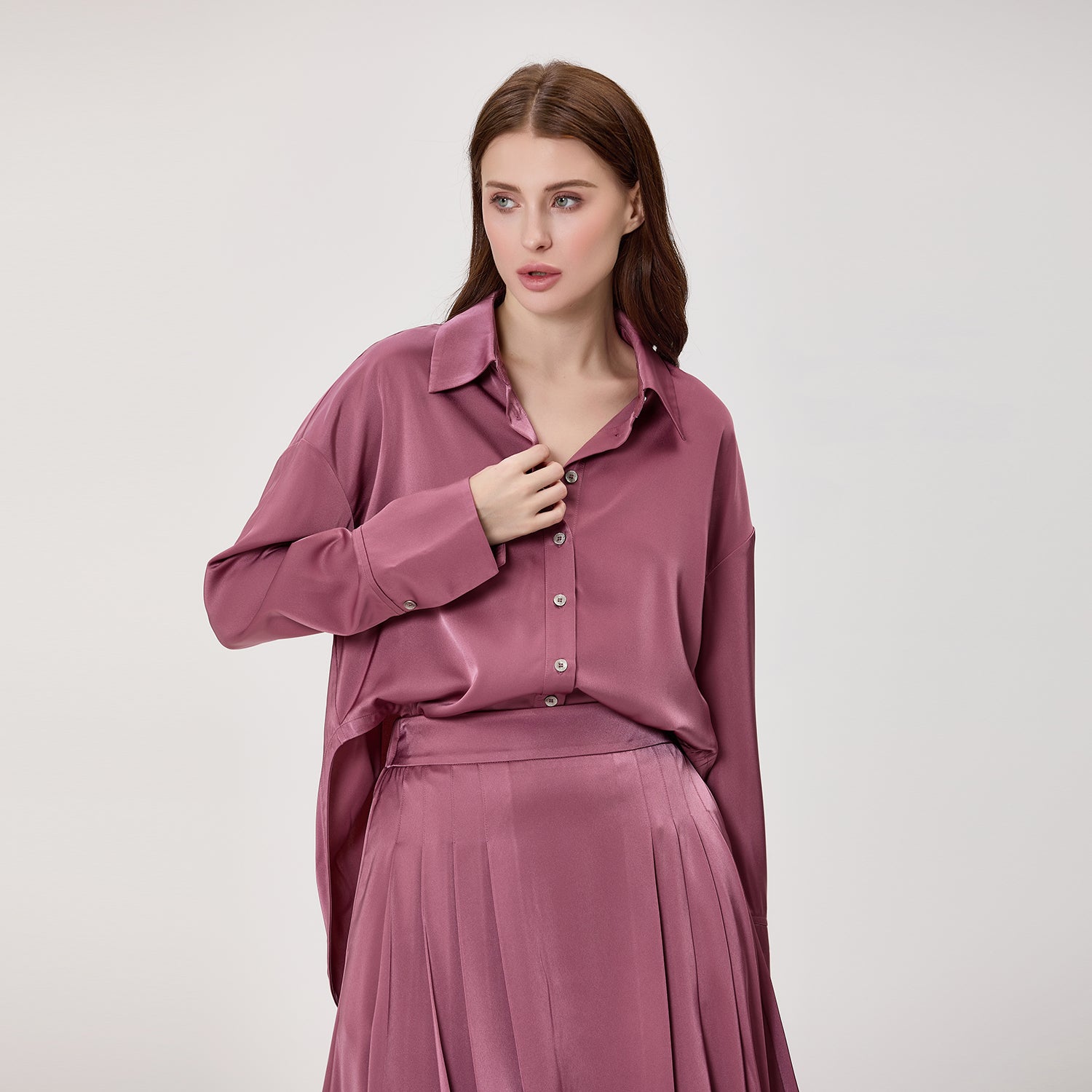 Chemise fluide oversize en satin à manches longues