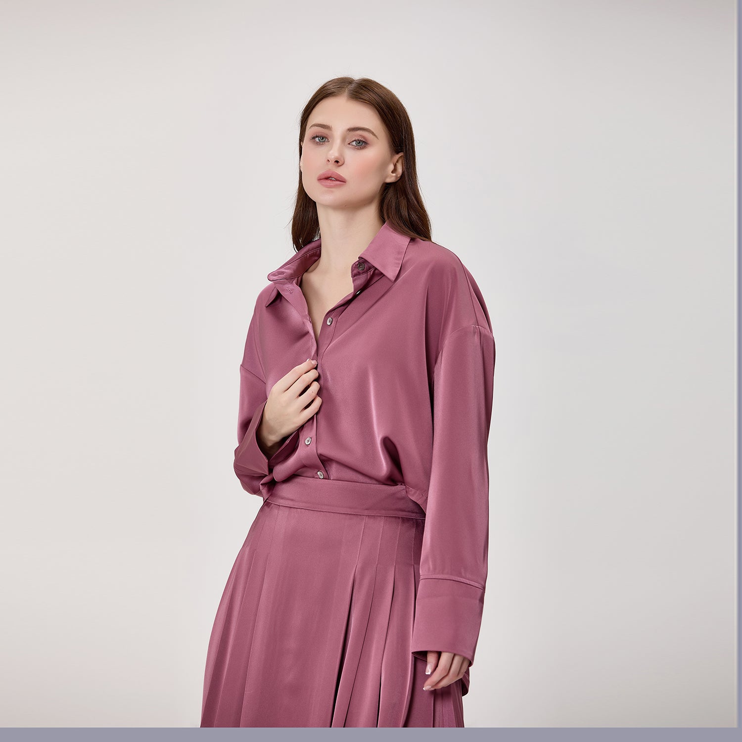 Chemise fluide oversize en satin à manches longues
