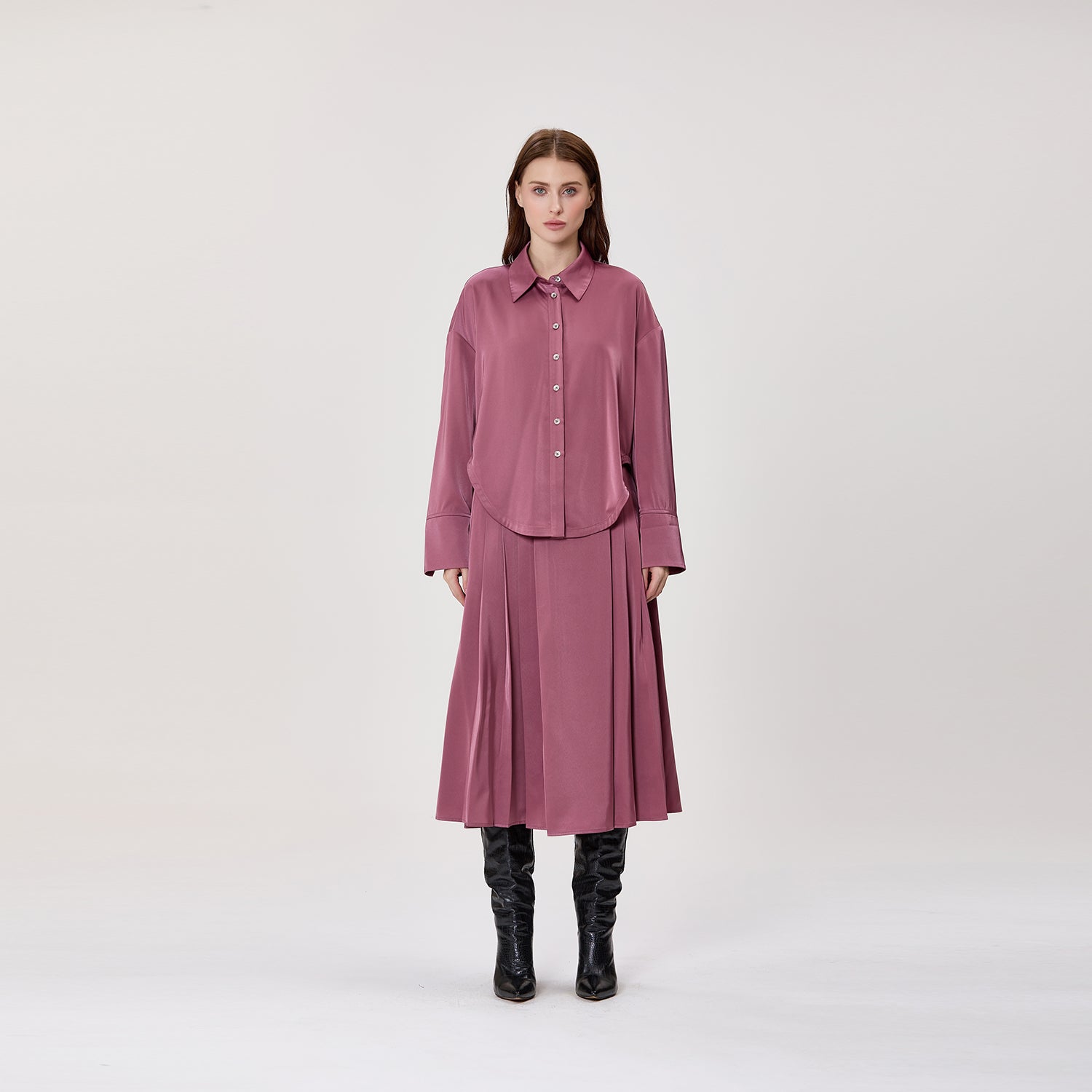 Jupe midi plissée en satin fluide à taille haute