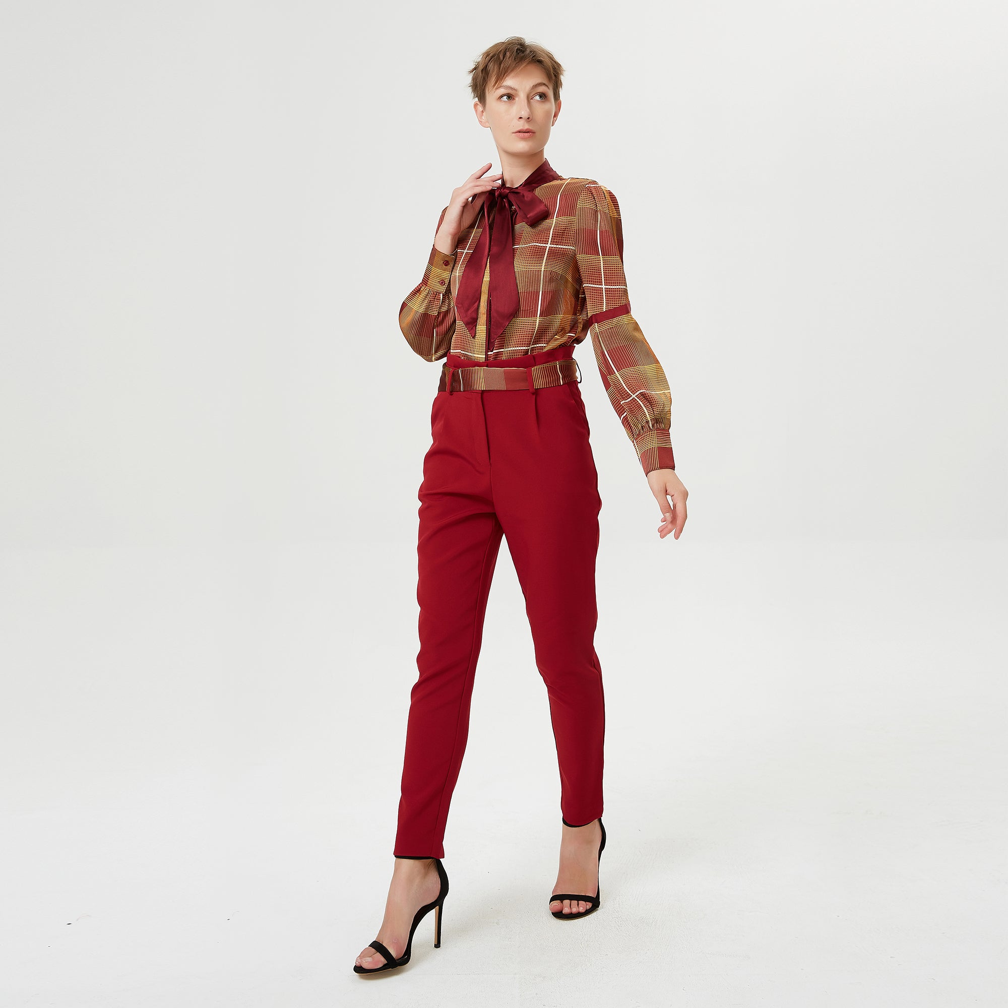 Chemise col-cravate et imprimé carreaux