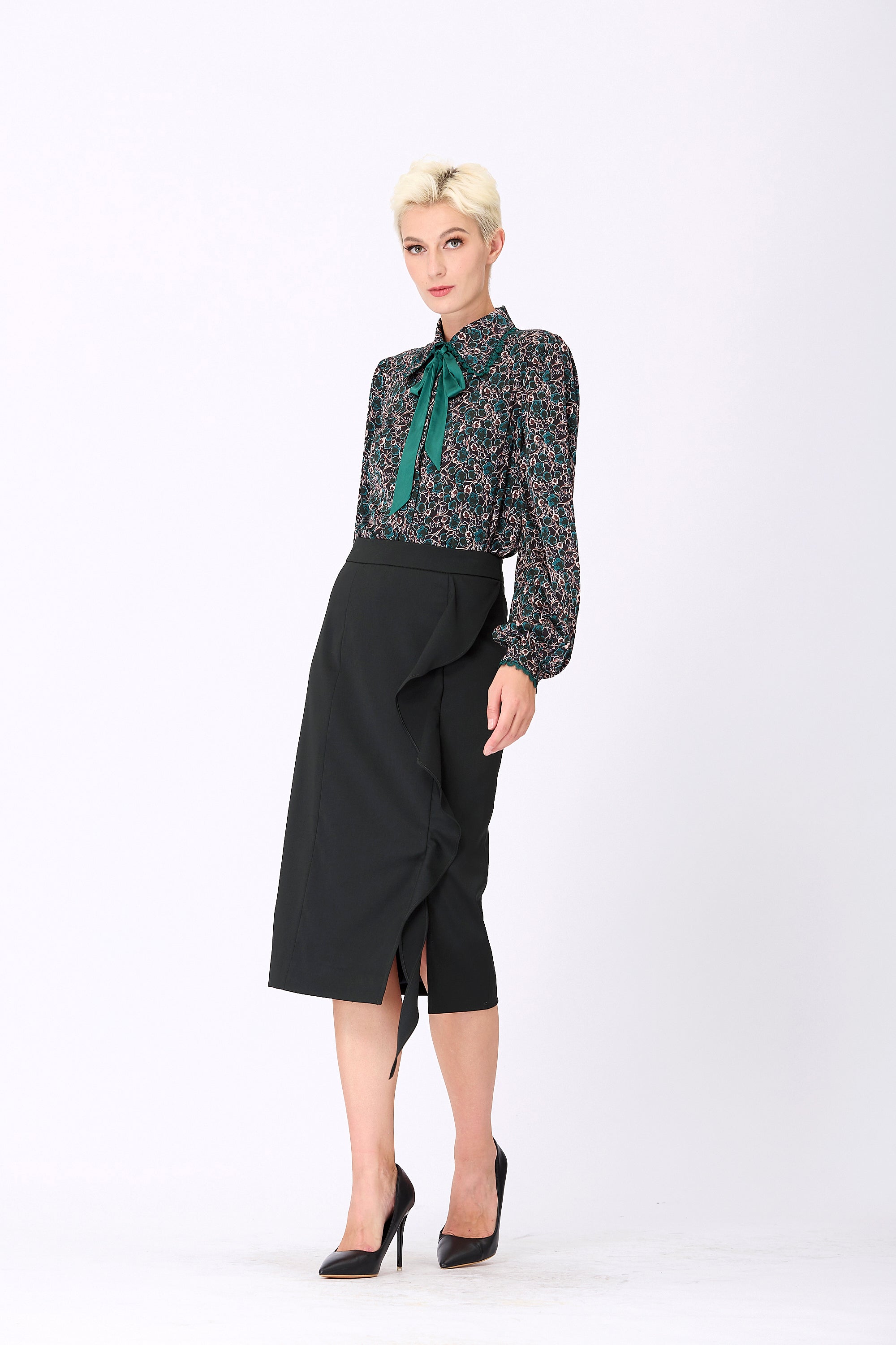 Jupe crayon asymétrique à volants et fente