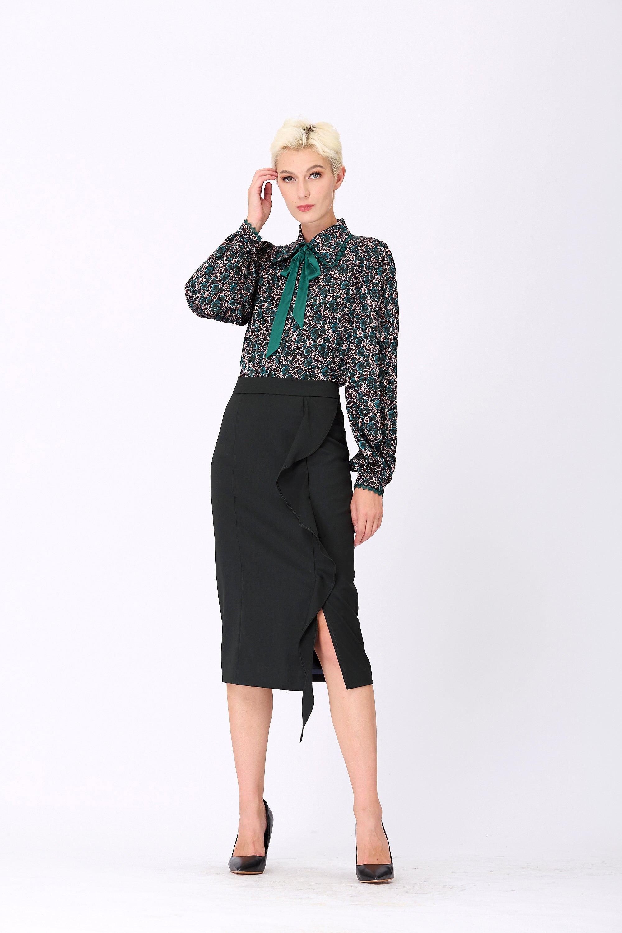 Jupe crayon asymétrique à volants et fente