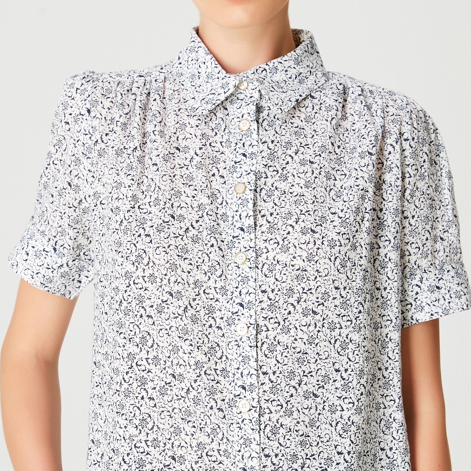 Chemise droite manches courtes à imprimé floral
