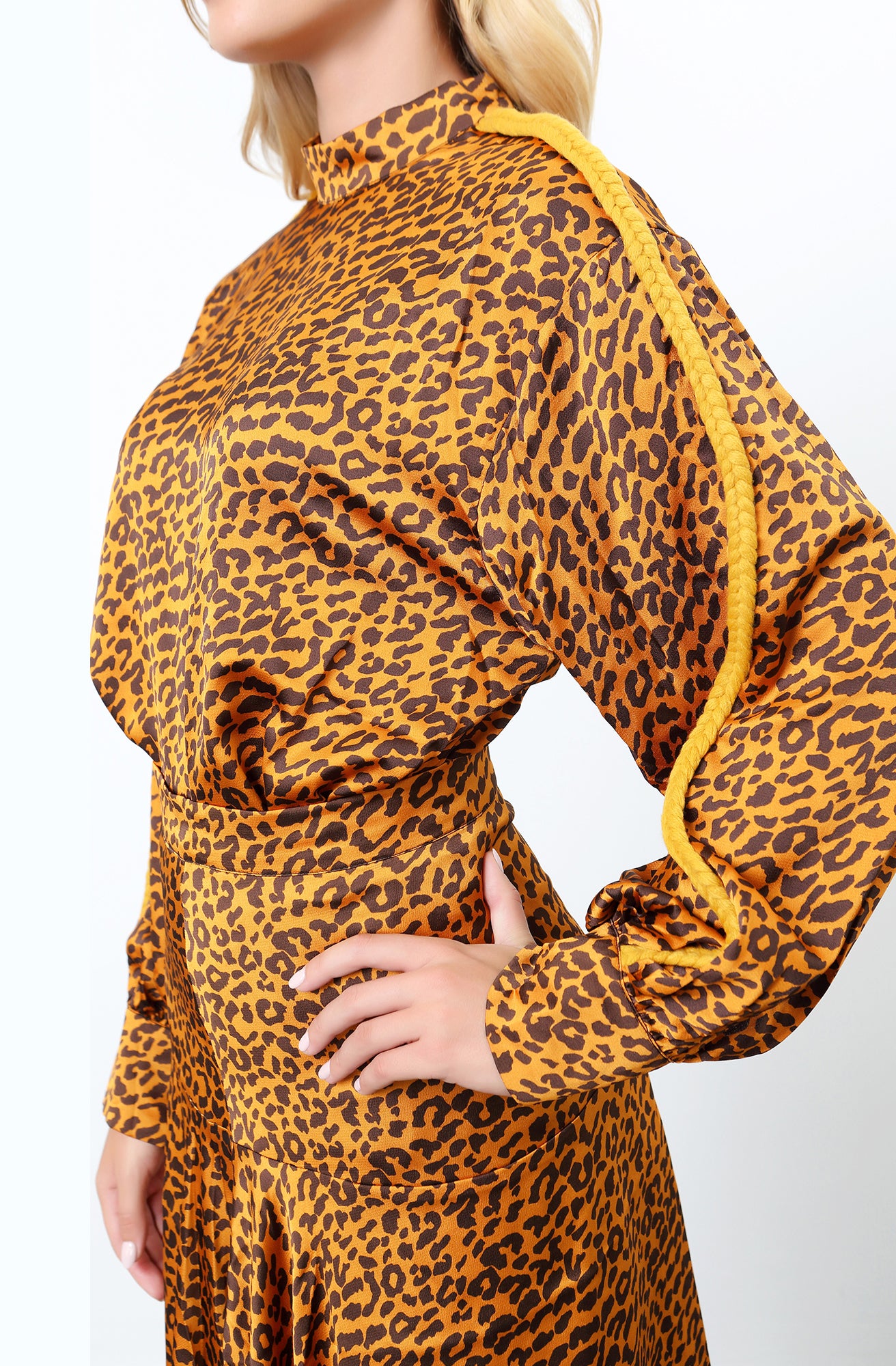 Blouse à imprimé léopard et galons aux manches