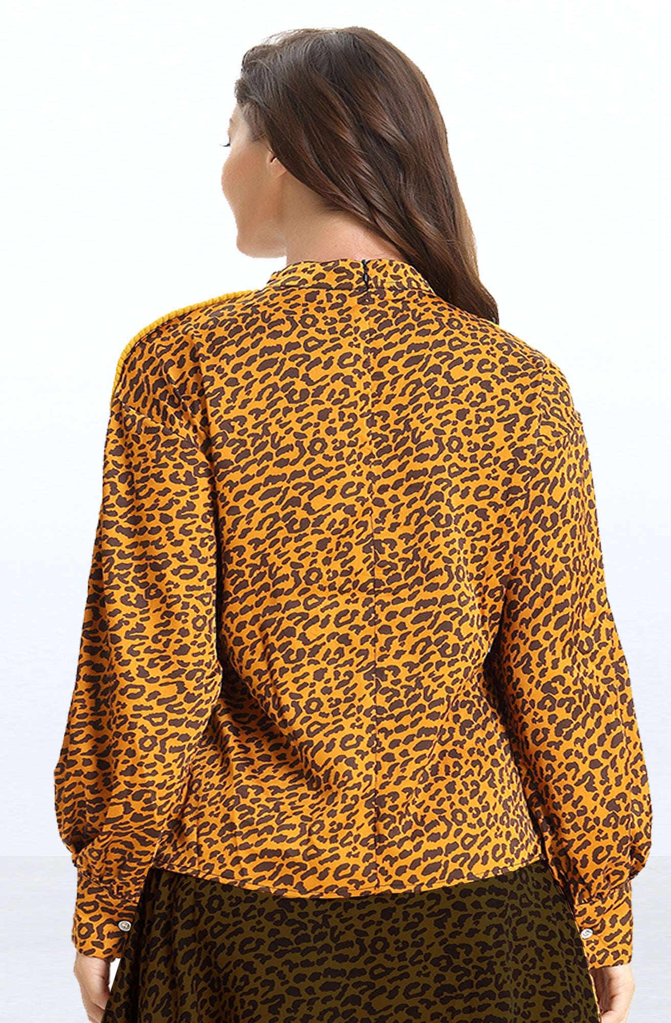 Blouse à imprimé léopard et galons aux manches