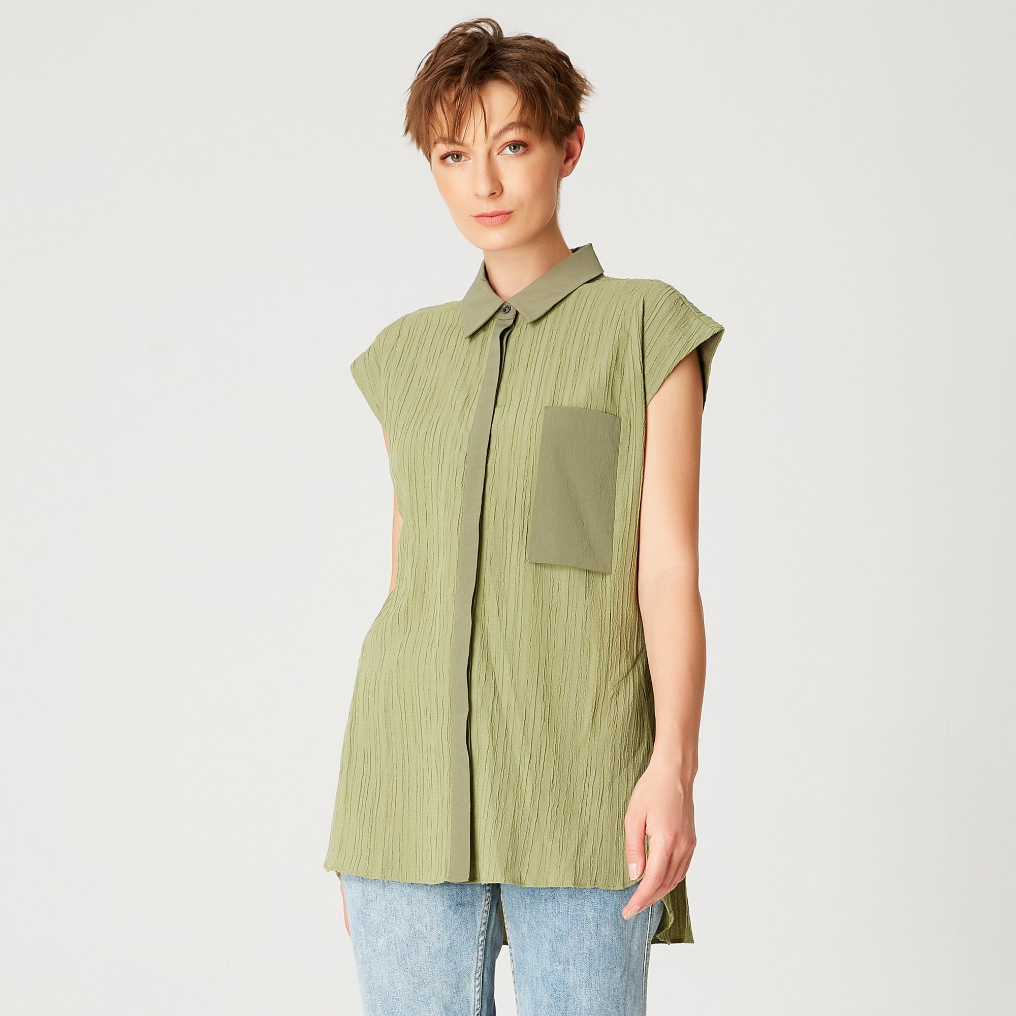 Chemise sans manche à poche plaquée