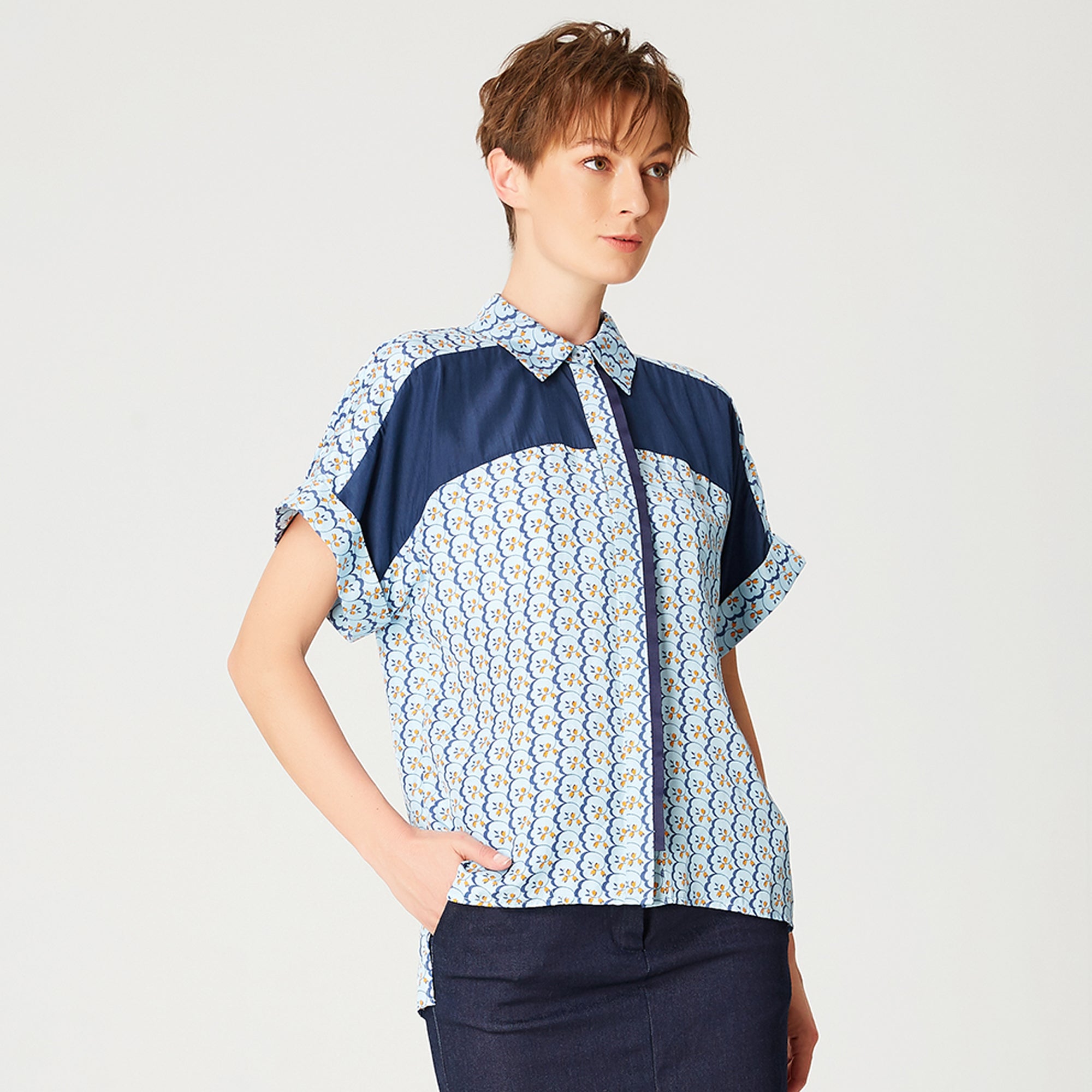 Chemise manches courtes bi-matières à imprimé géométrique