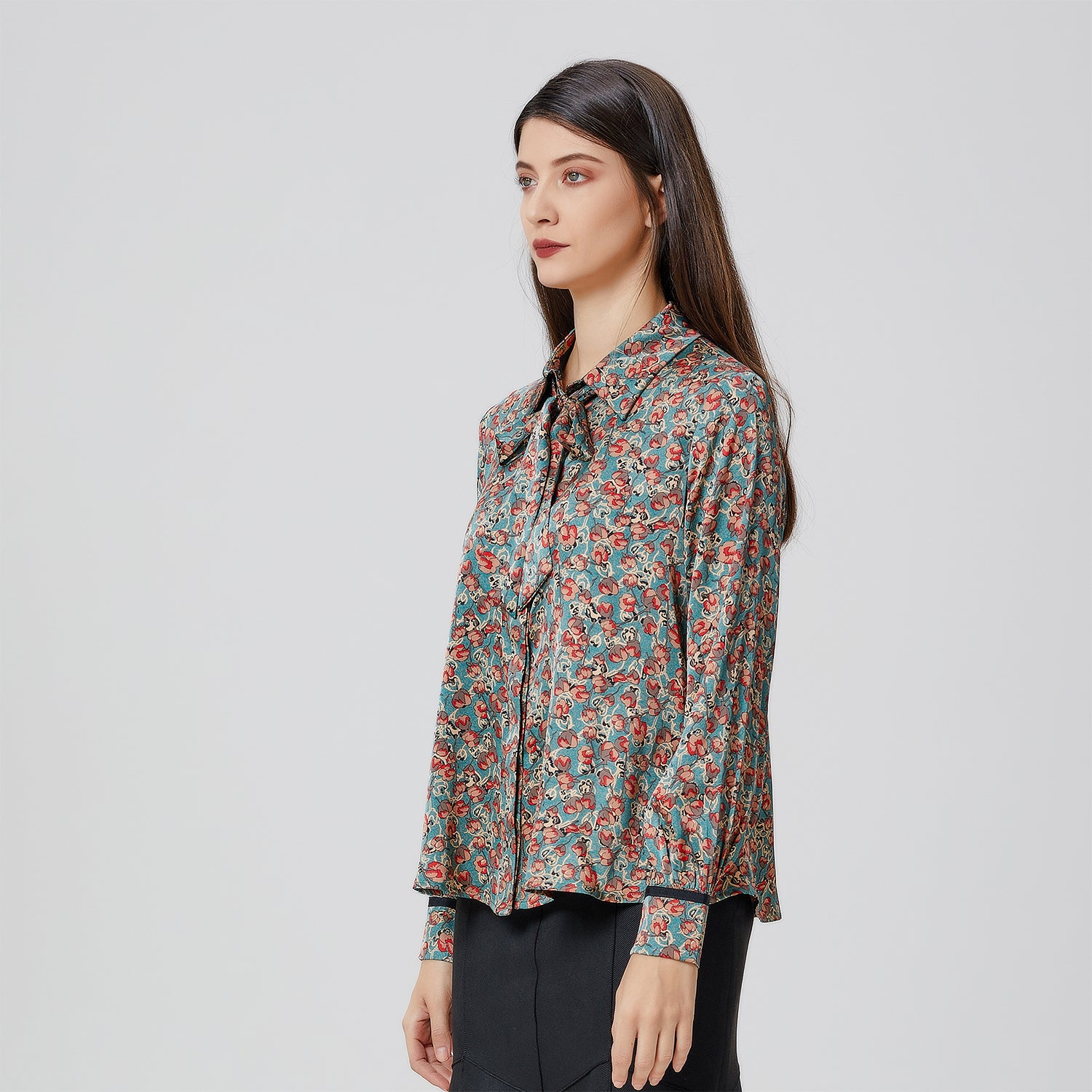 Chemise col lavallière à imprimé floral