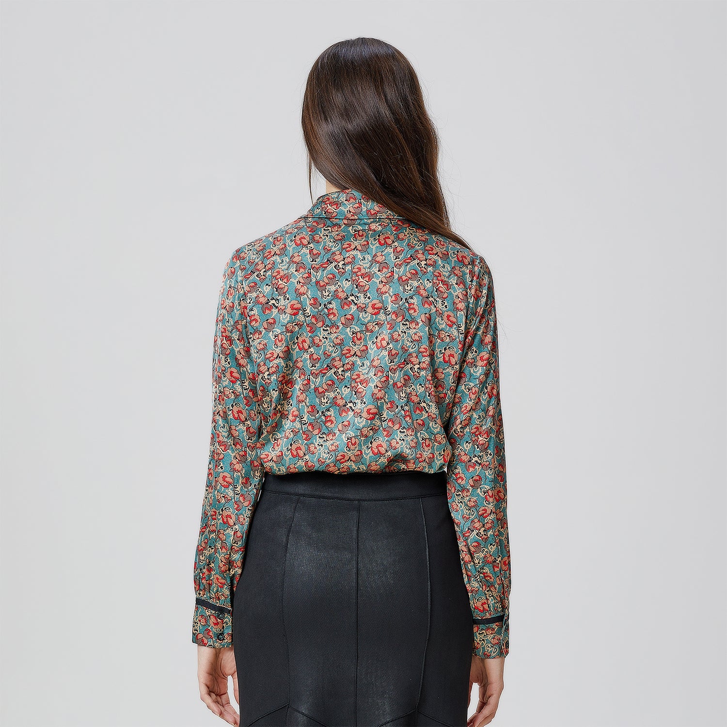 Chemise col lavallière à imprimé floral