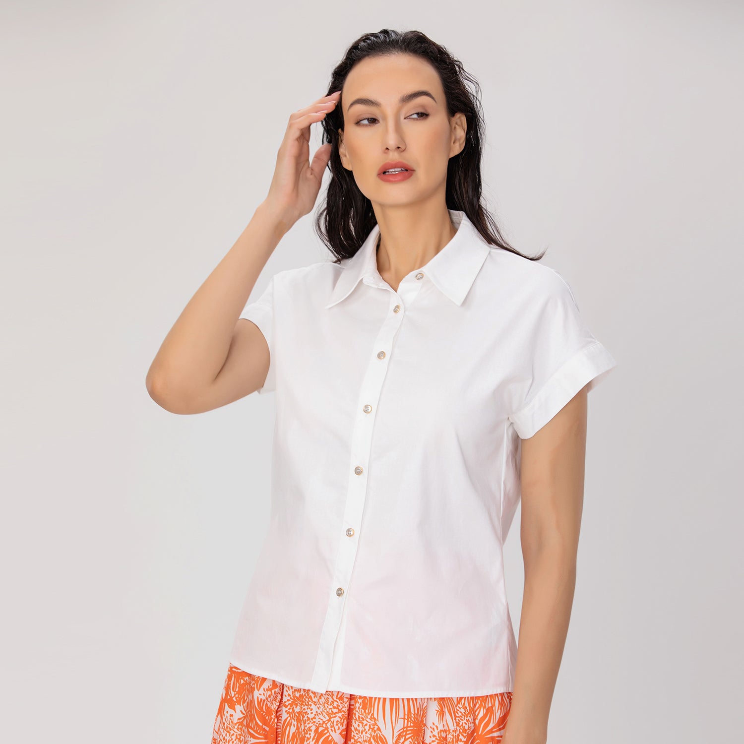 Chemise minimaliste en coton à manches courtes