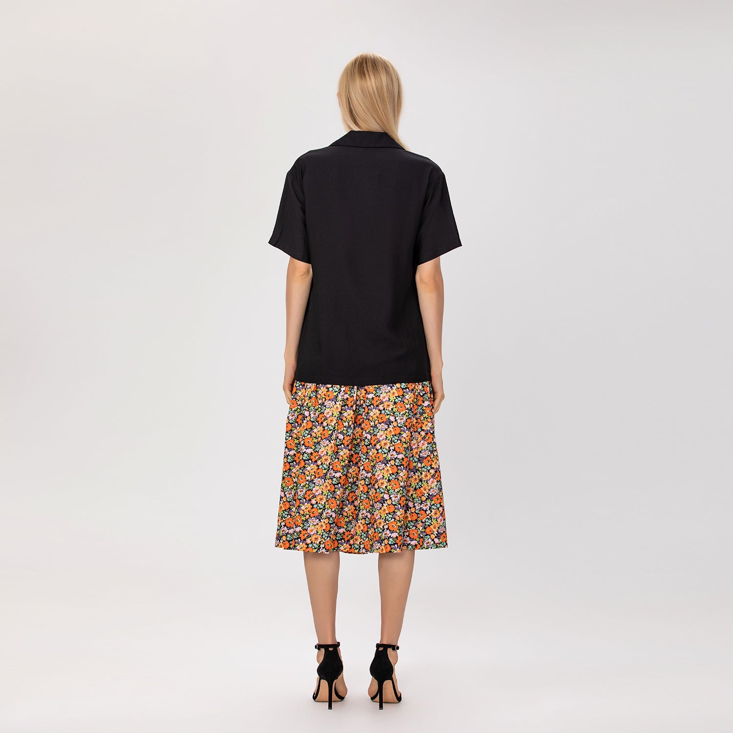 Blouse fluide à col tailleur et manches courtes