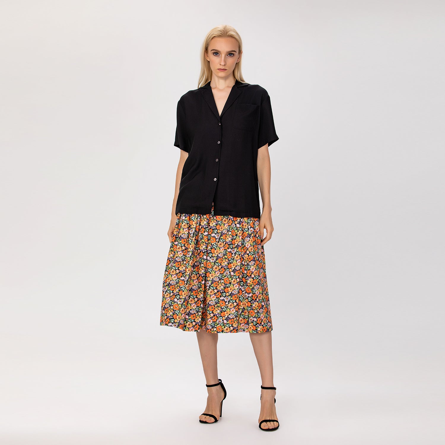 Blouse fluide à col tailleur et manches courtes