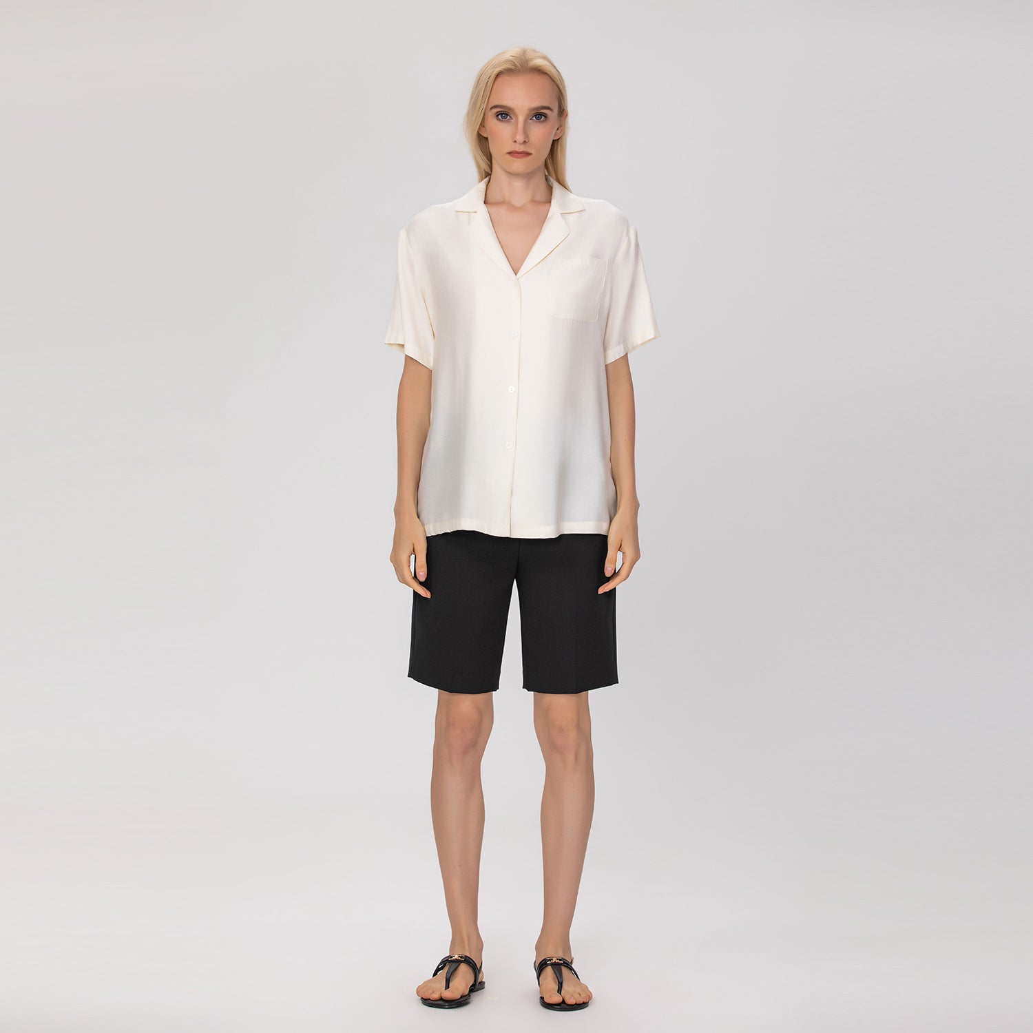 Blouse fluide à col tailleur et manches courtes