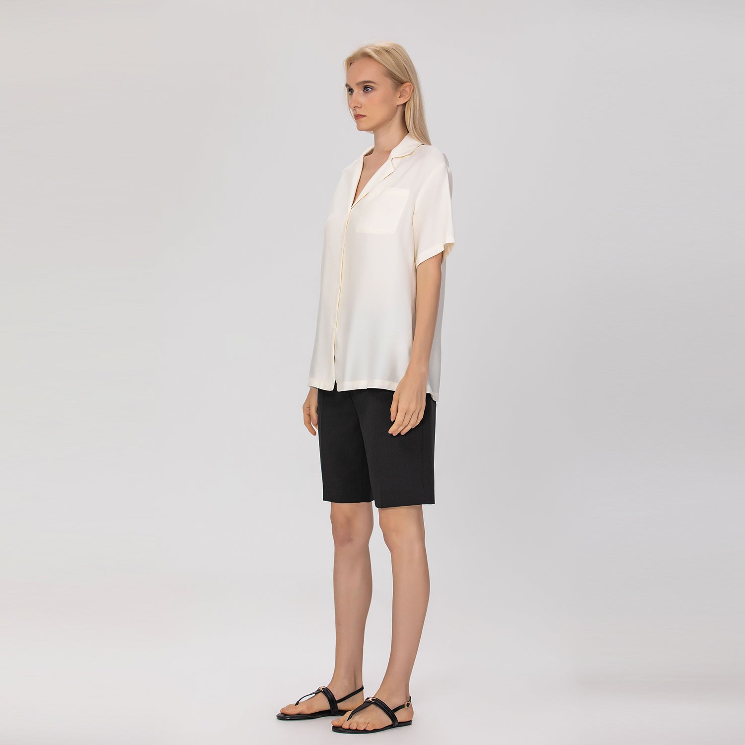 Blouse fluide à col tailleur et manches courtes