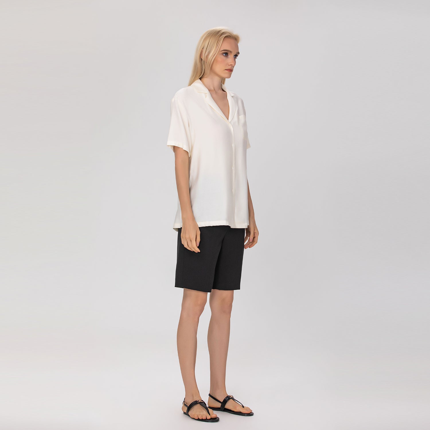 Blouse fluide à col tailleur et manches courtes