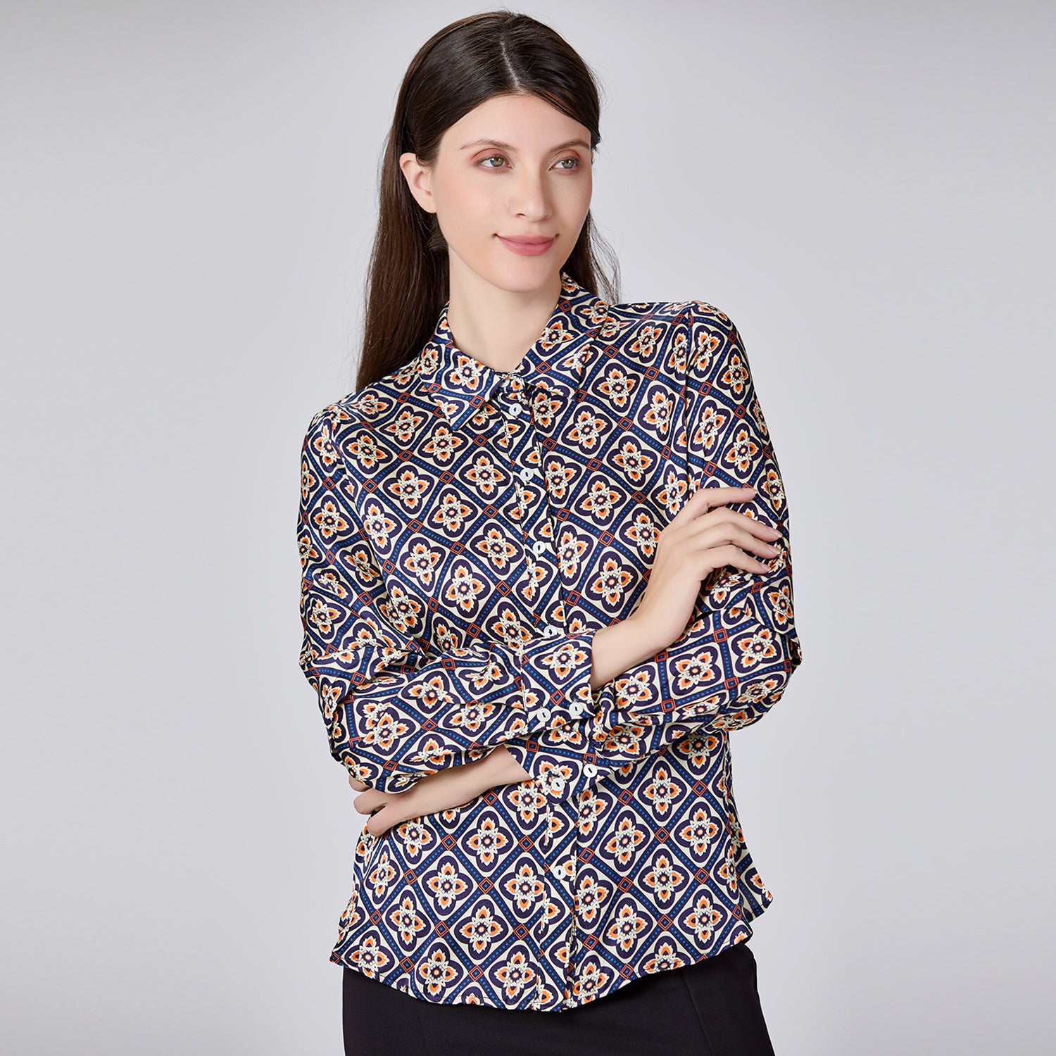 Chemise en satin à motifs géométriques