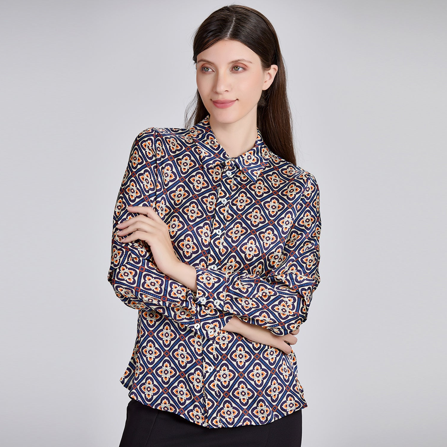 Chemise en satin à motifs géométriques