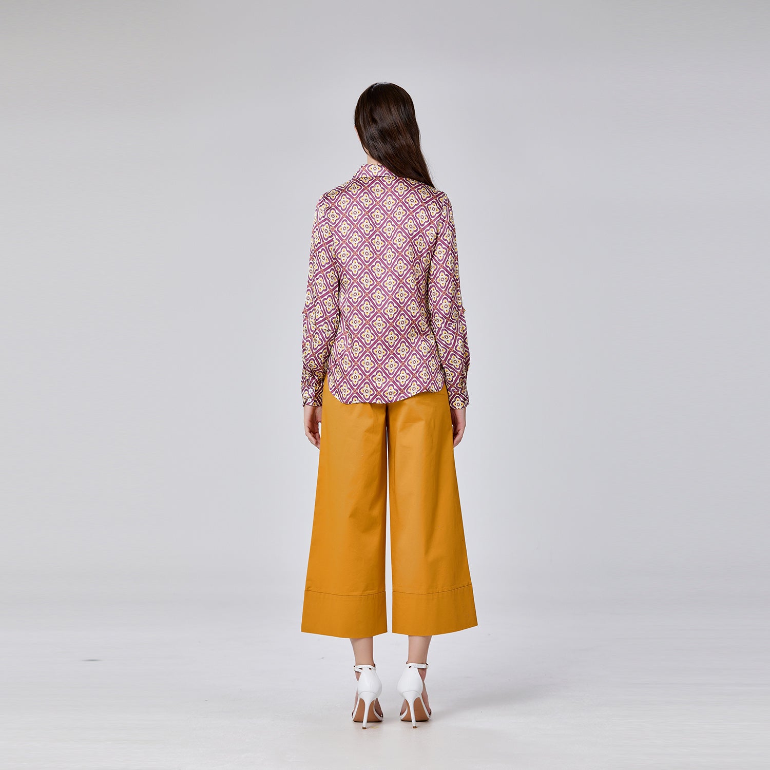 Chemise en satin à motifs géométriques