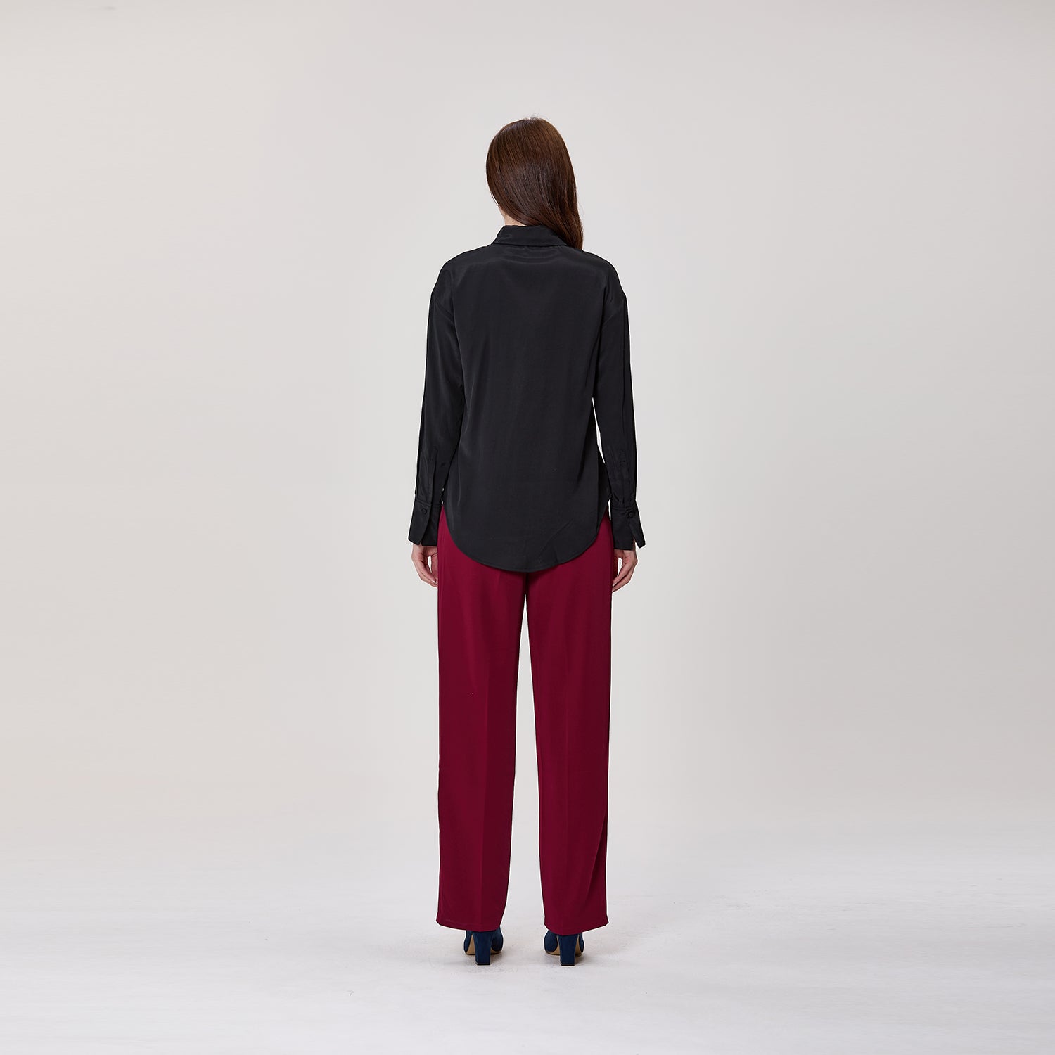 Chemise à manches longues avec broche fleur