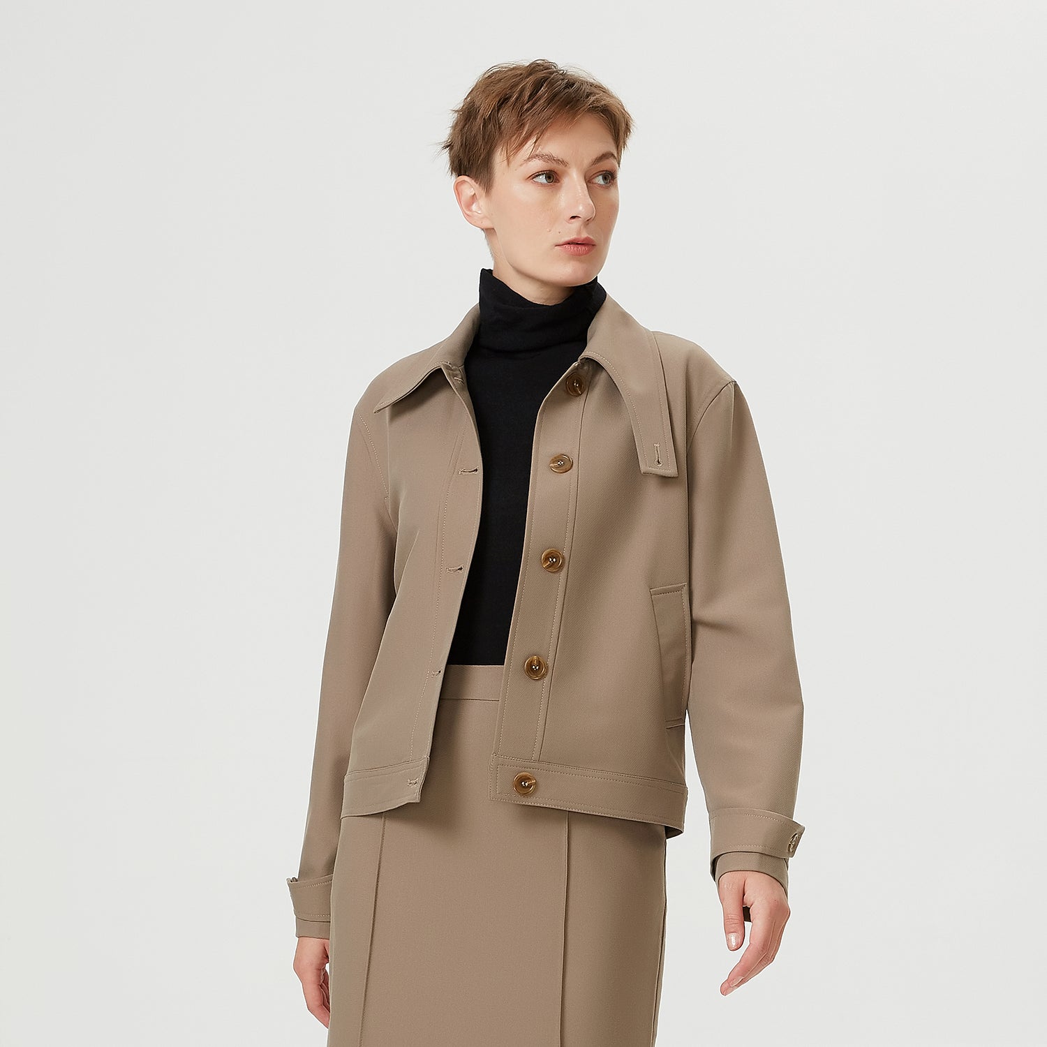 Blouson court à col boutonné