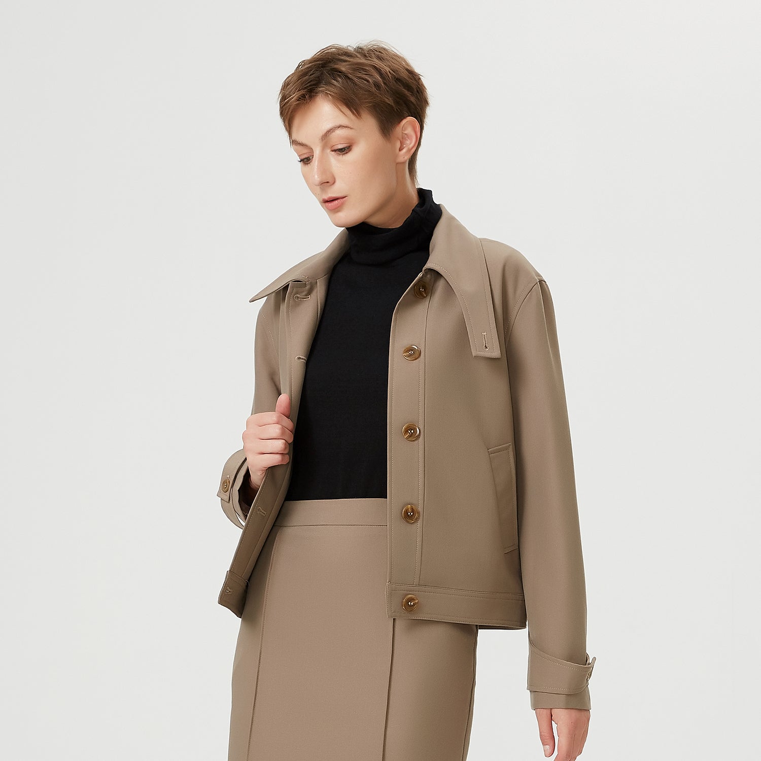 Blouson court à col boutonné