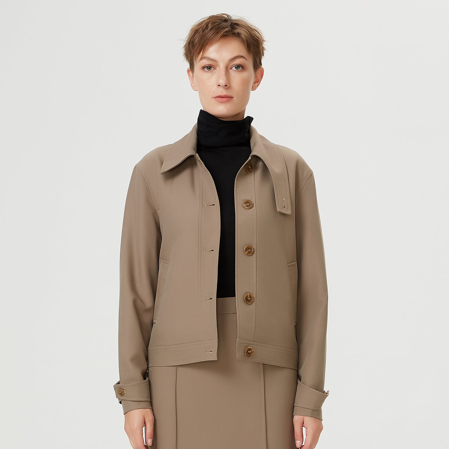 Blouson court à col boutonné