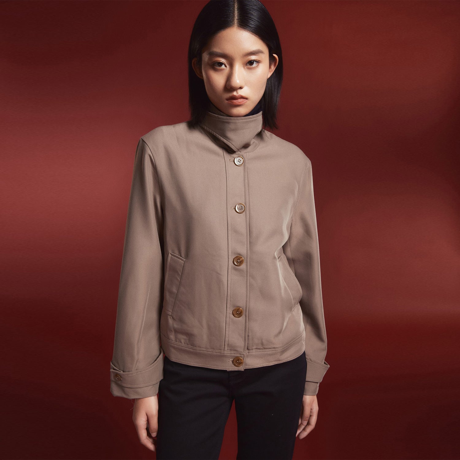 Blouson court à col boutonné
