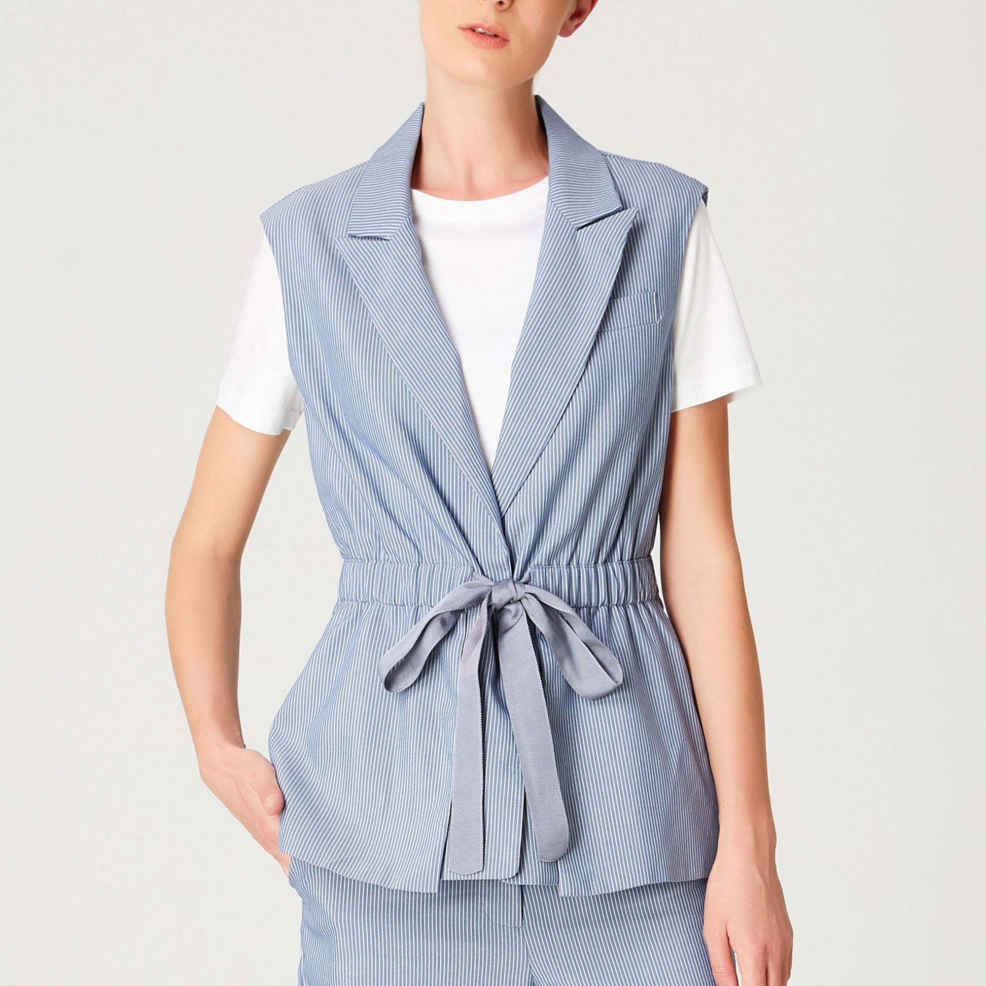 Gilet à taille froncée