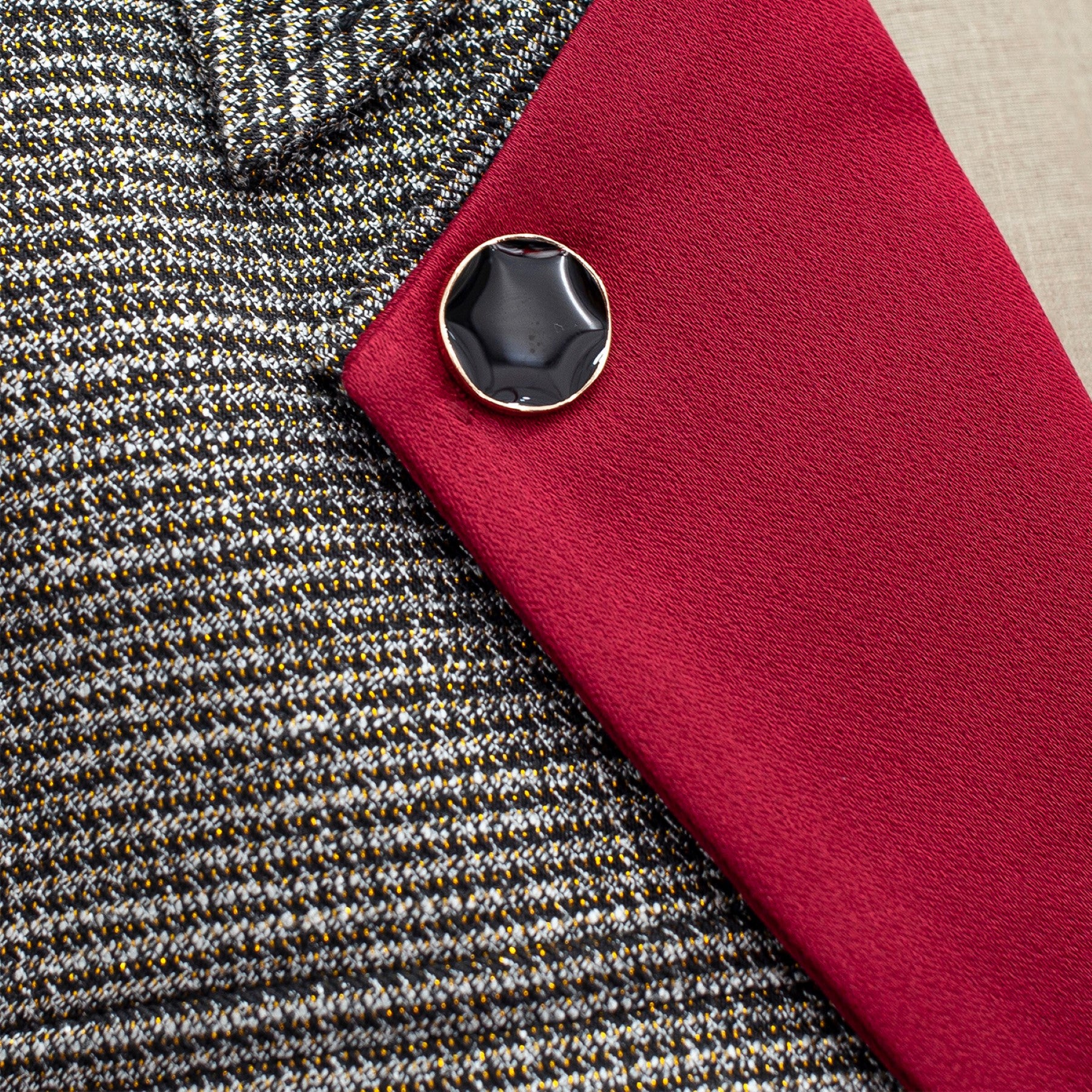 Veste de tailleur courte coupe « safari » et revers amovible