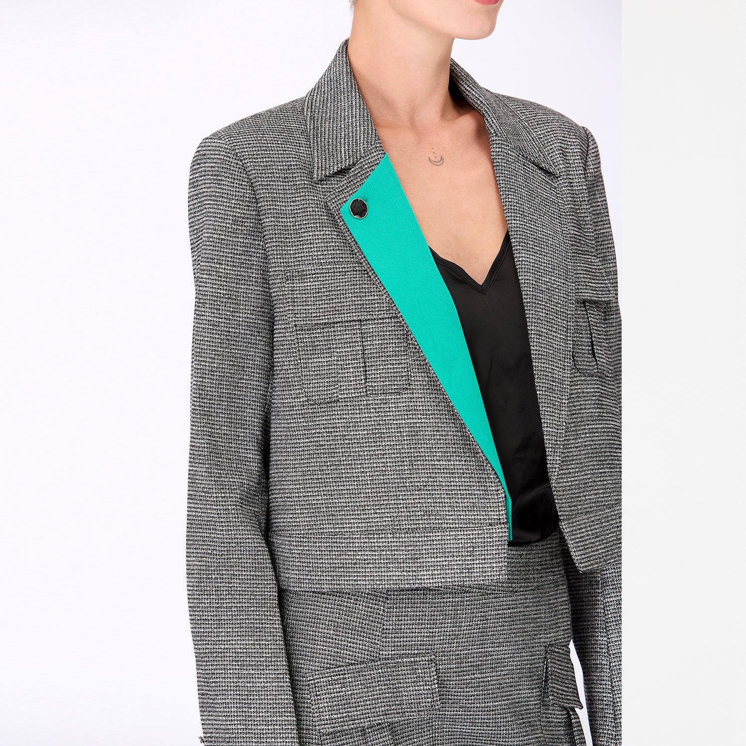 Veste de tailleur courte coupe « safari » et revers amovible