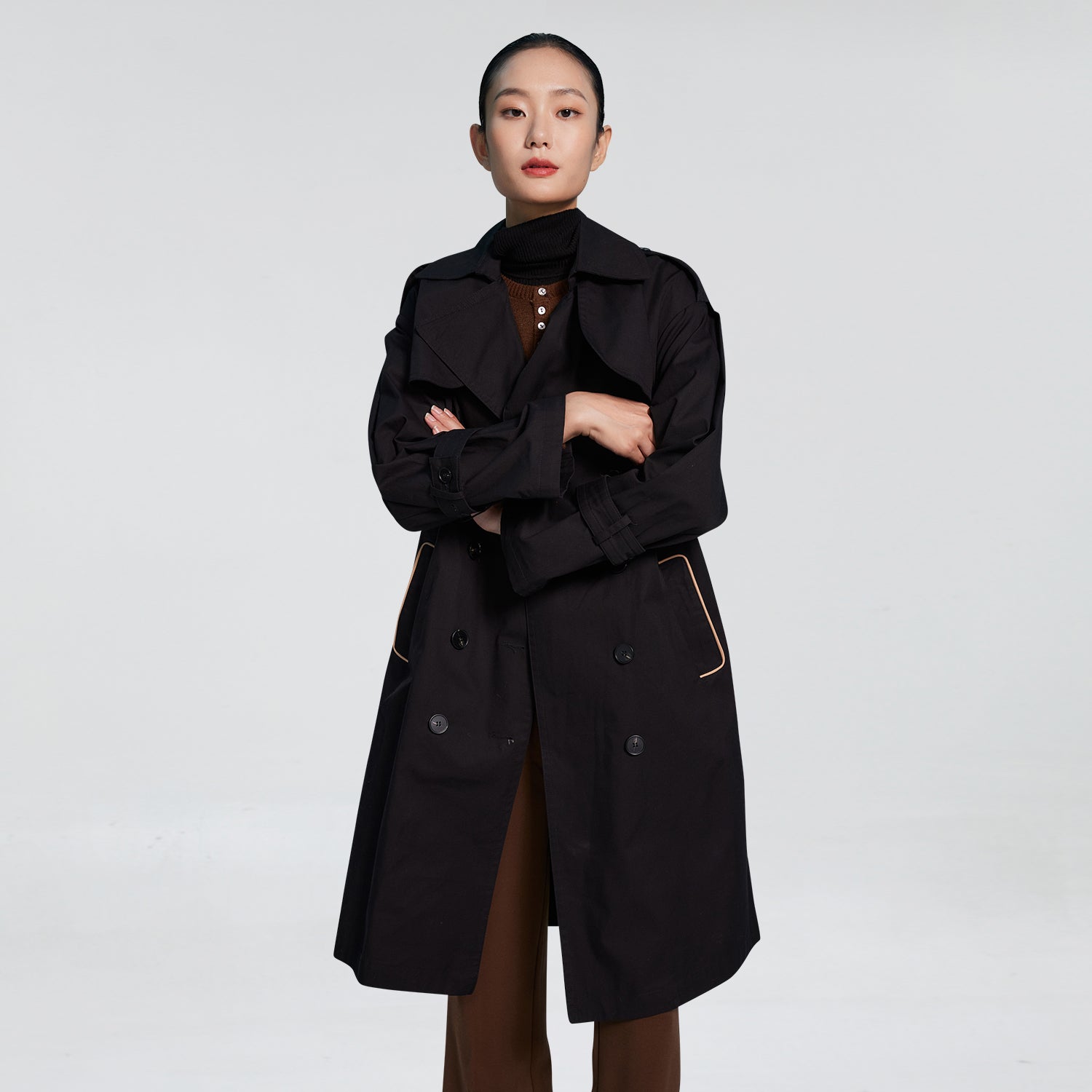 Trench avec ceinture contrastée