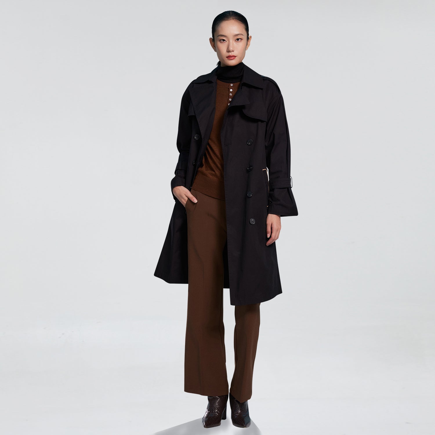 Trench avec ceinture contrastée
