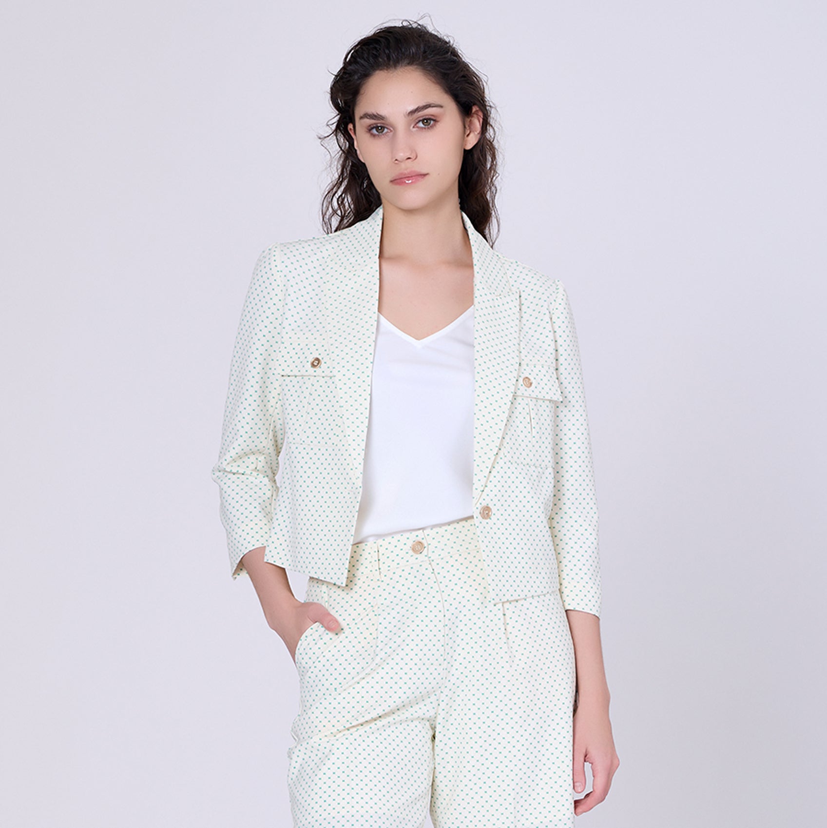 Veste courte à imprimé mini pois