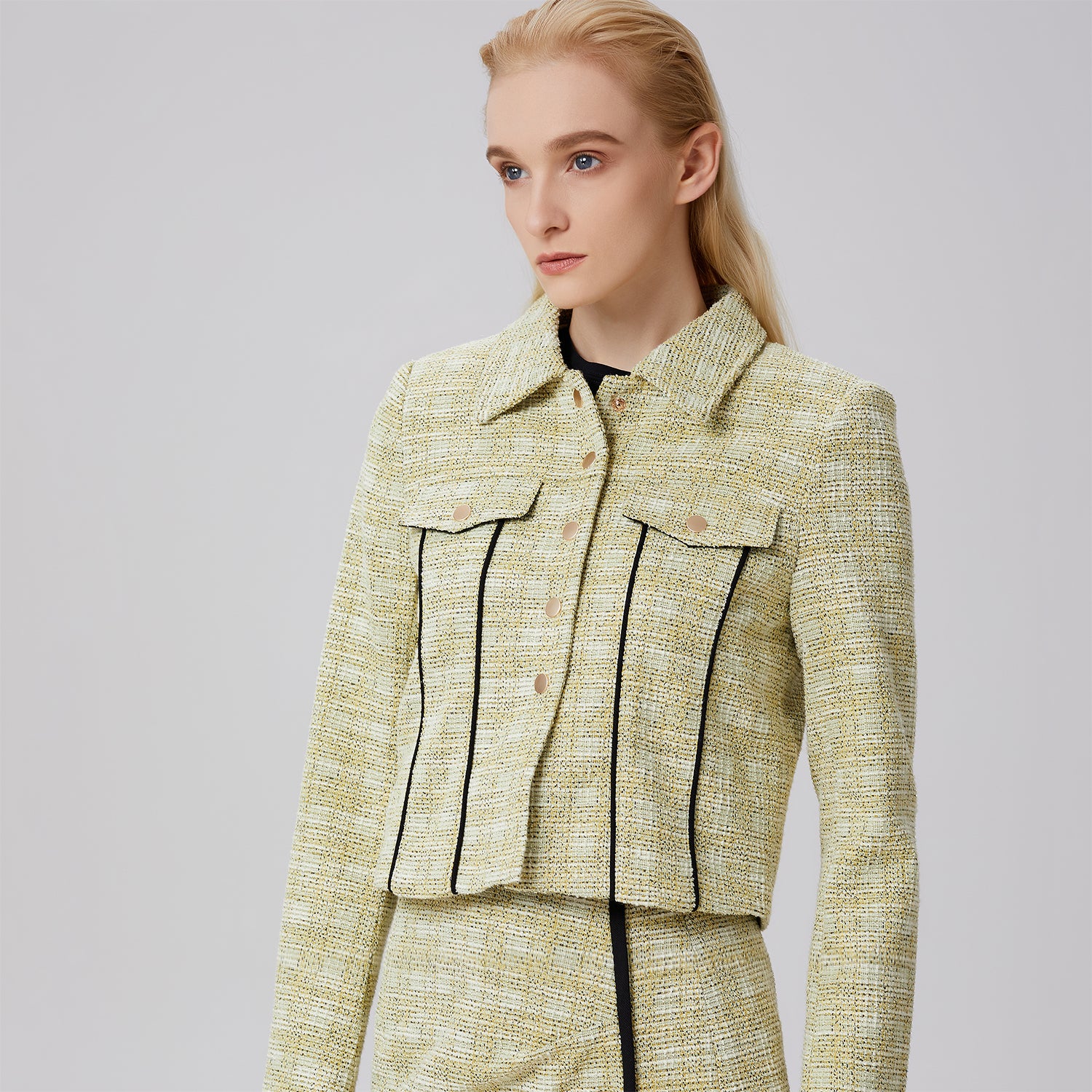 Veste courte à bias et rabat de poches