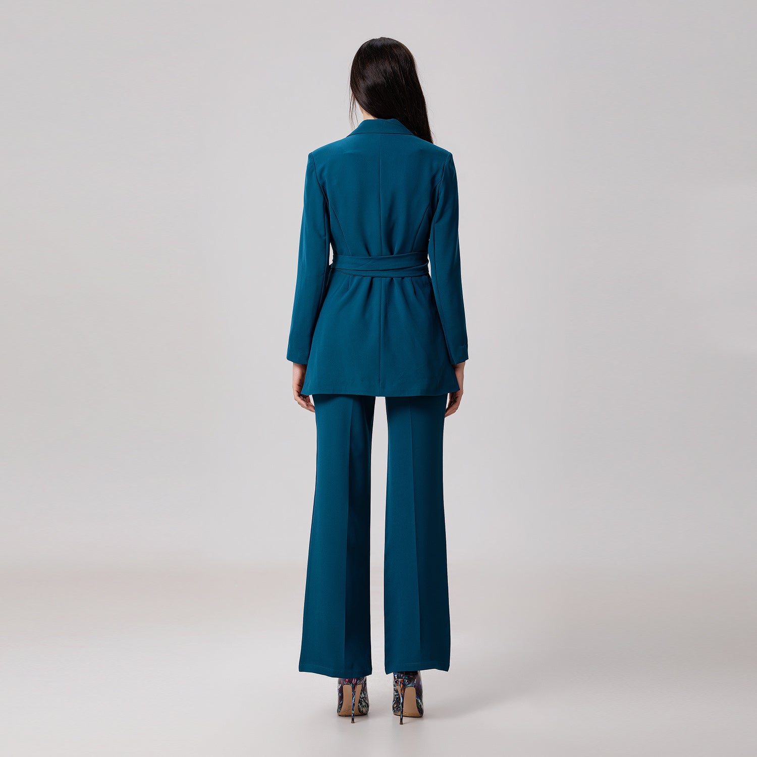 Blazer long noué à la taille
